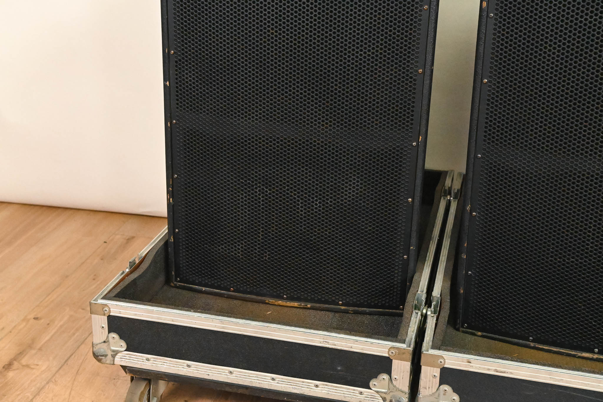 EAW KF650z Virtual Array Full Range Loudspeaker (PAIR) w/ Road Case
