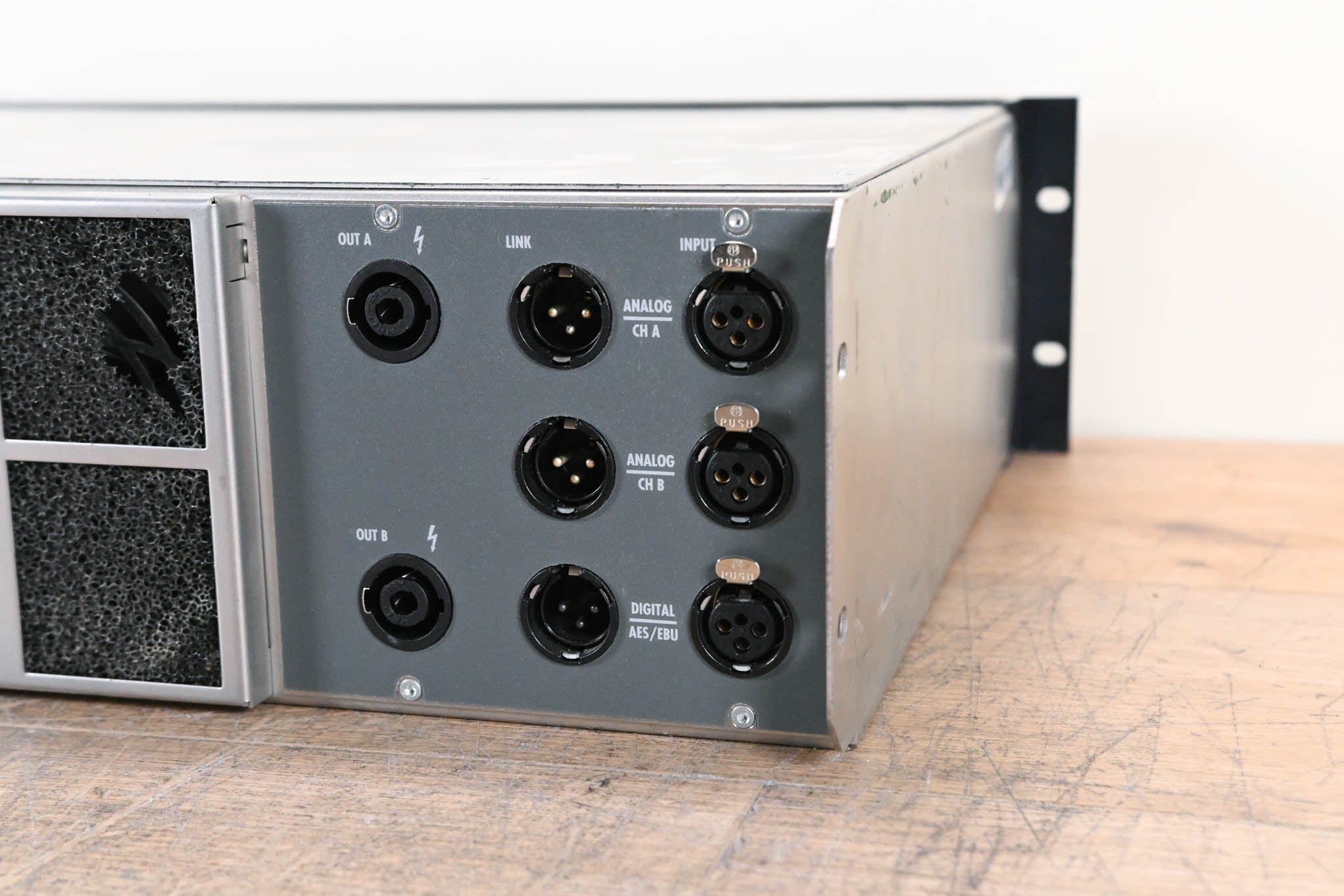 d&b audiotechnik D12 Dual-Channel Power Amplifier