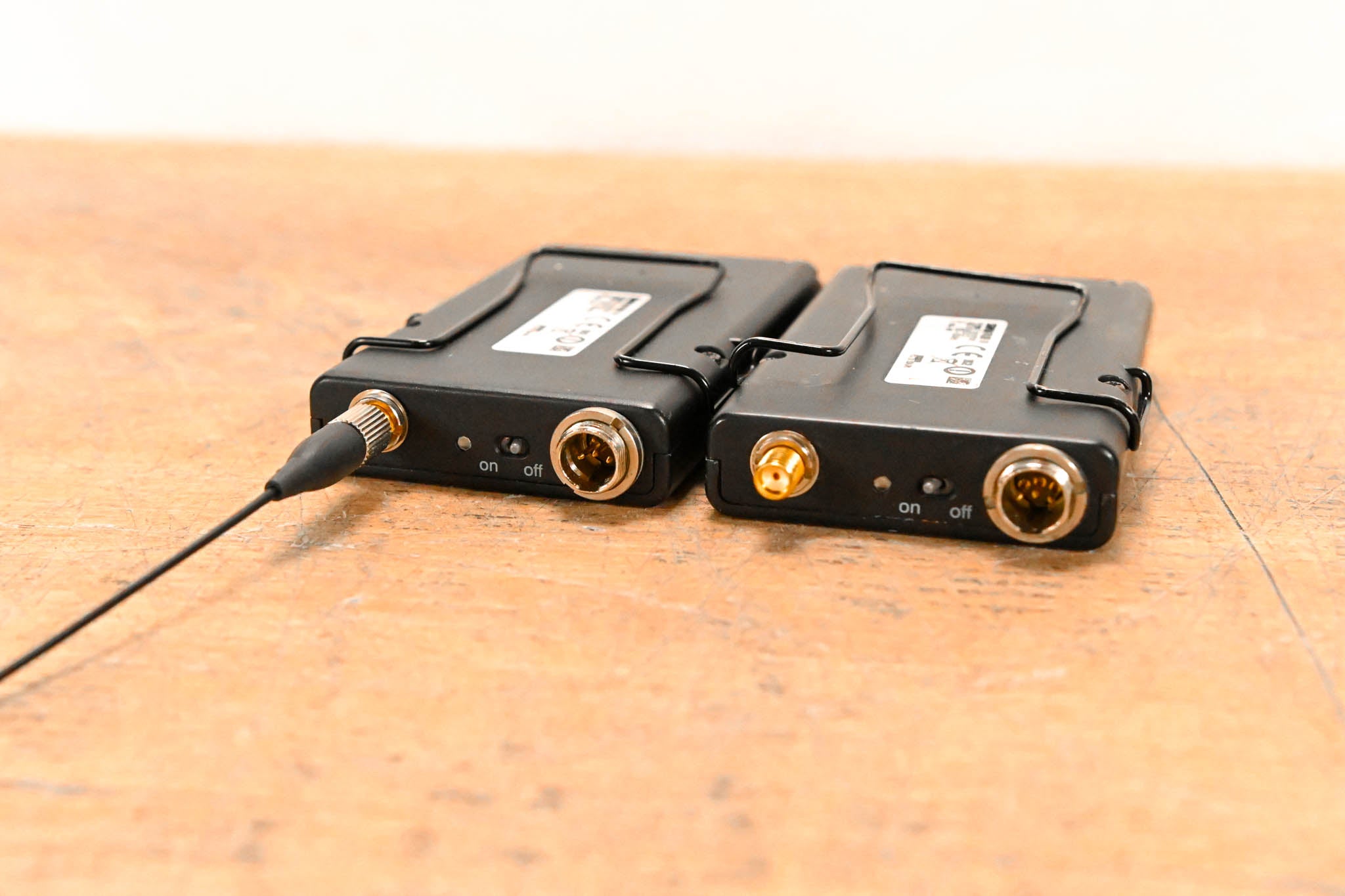 Shure UR4D+ Dual Wireless Receiver w/ two Bodypacks J5 Band: 578-638 MHz