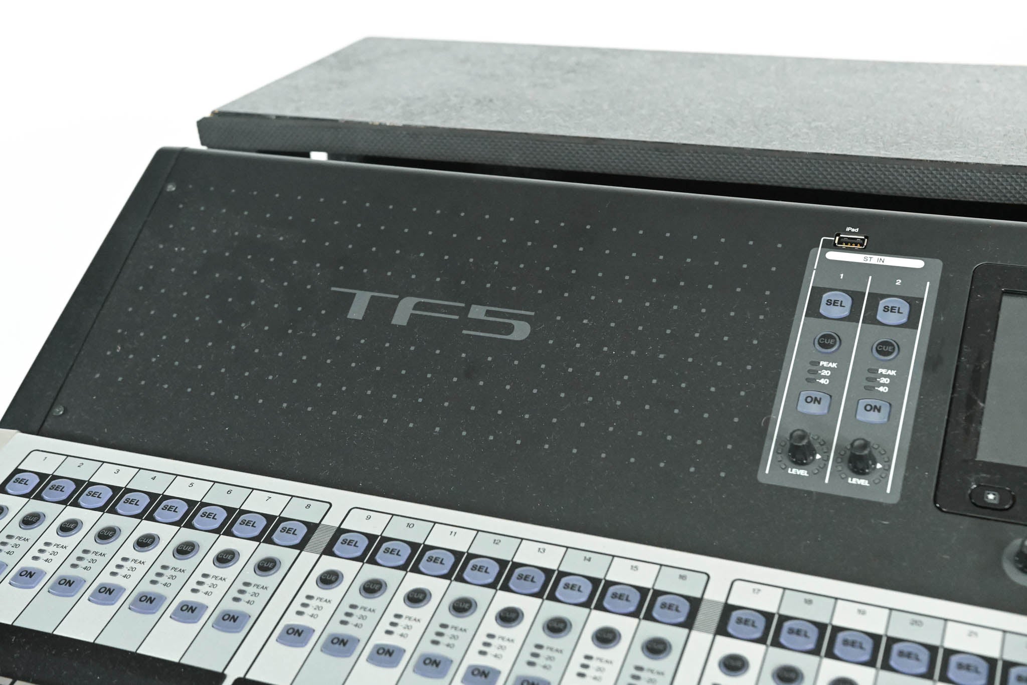 Yamaha TF5 32-Input Digital Mixing Console with Road Case