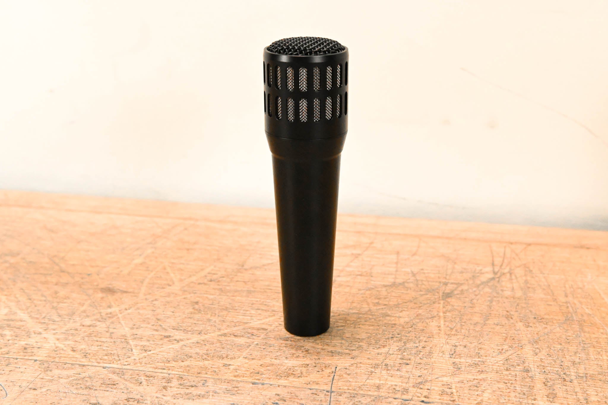 Audix i5 Cardioid Dynamic Instrument Microphone w/ CabGrabber Mic Clamp