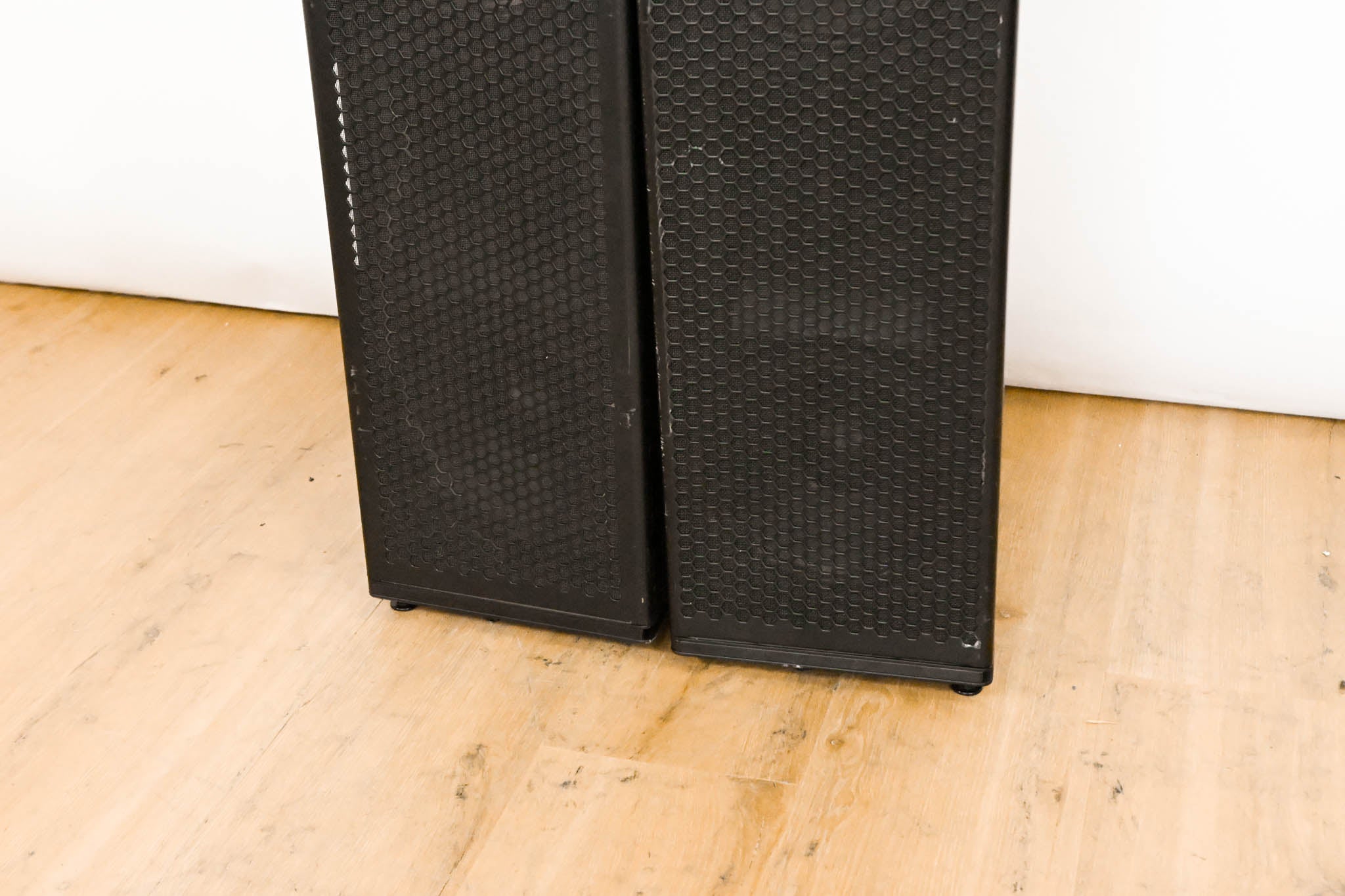Meyer Sound M'elodie High-Power Curvilinear Array Loudspeaker (PAIR)