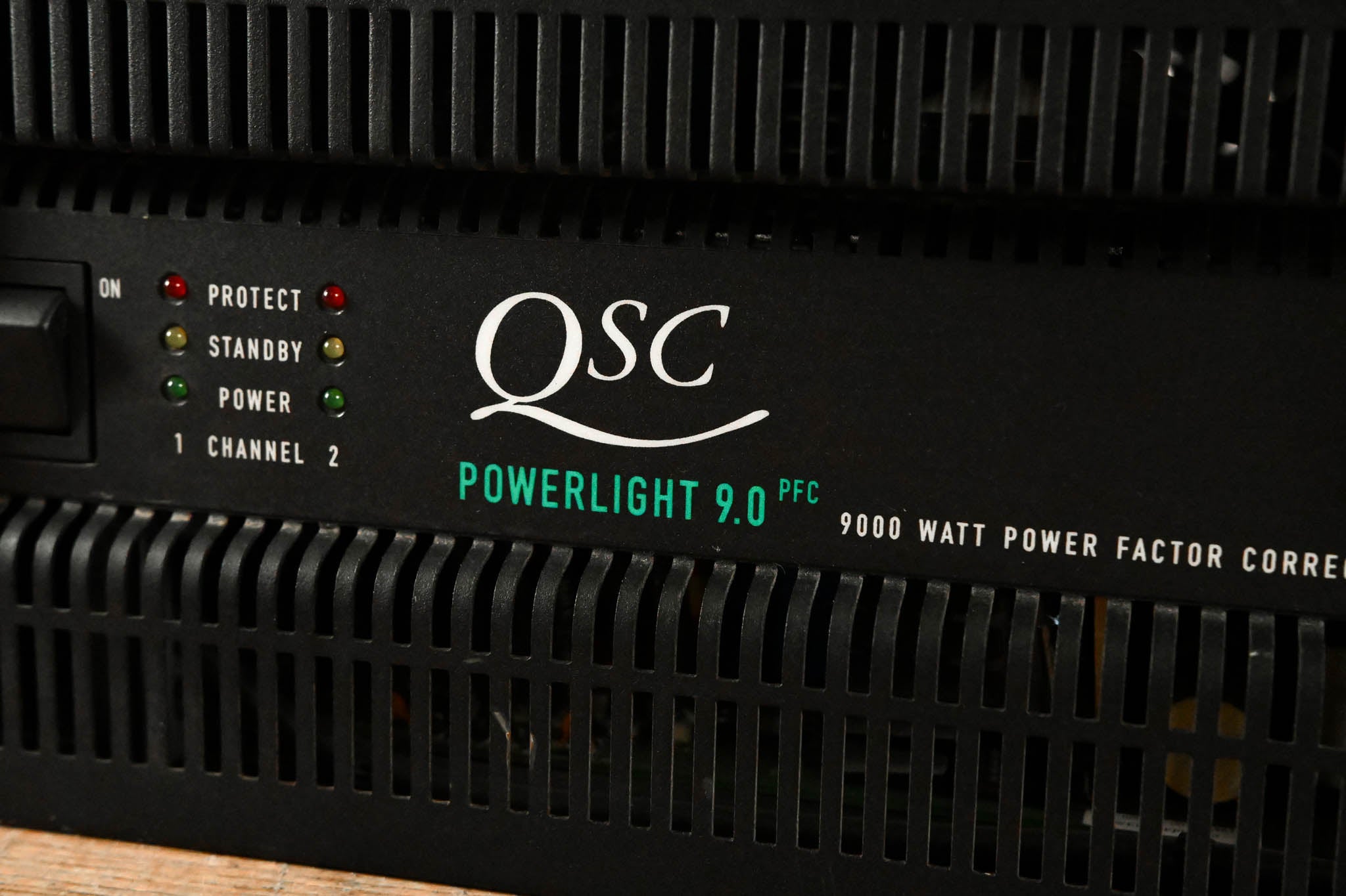 QSC PowerLight 9.0 PFC Power Factor Corrected 2-Channel Power Amplifier