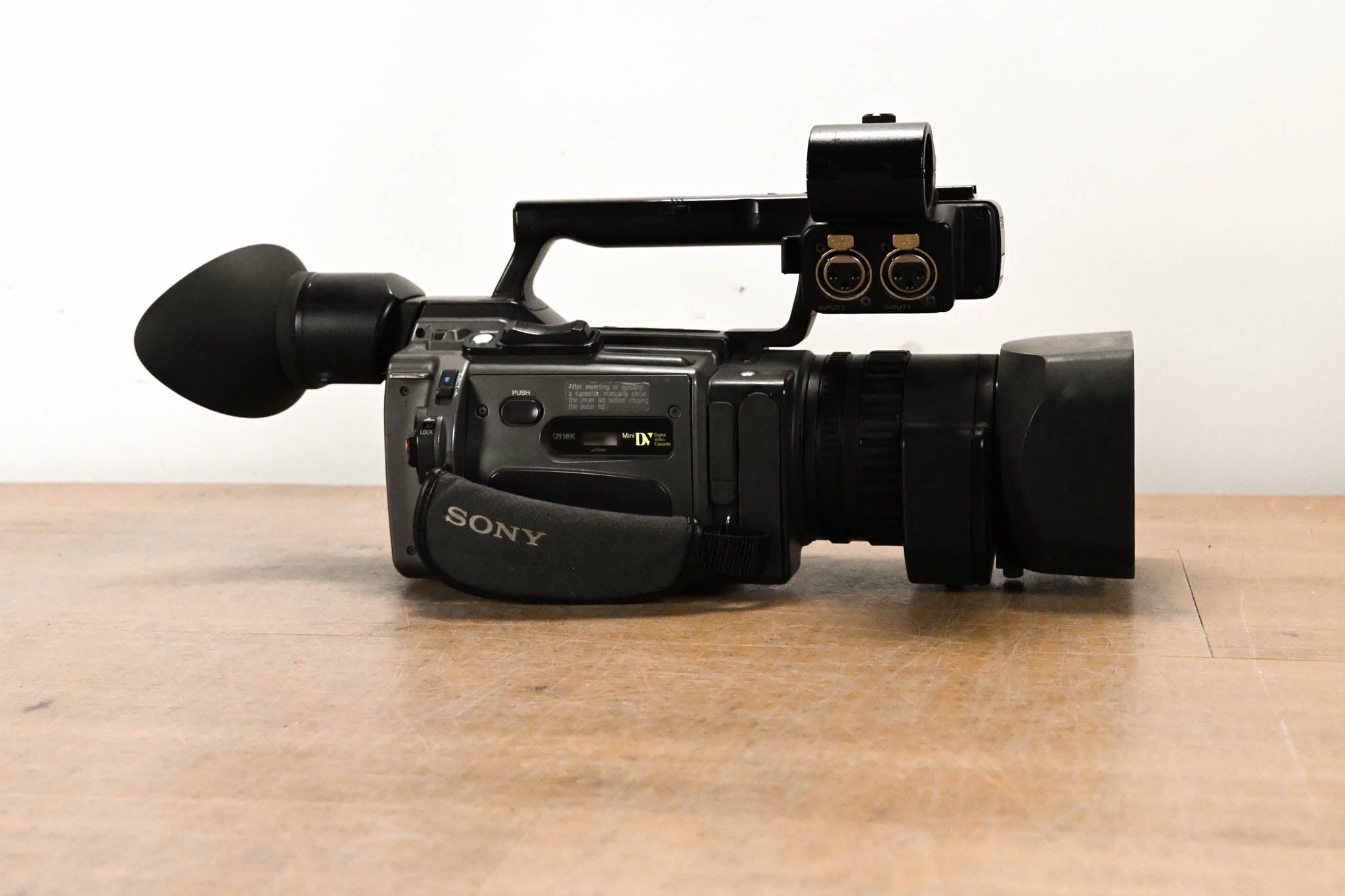 Sony DSR-PD170 3-CCD Mini DVCAM Camcorder