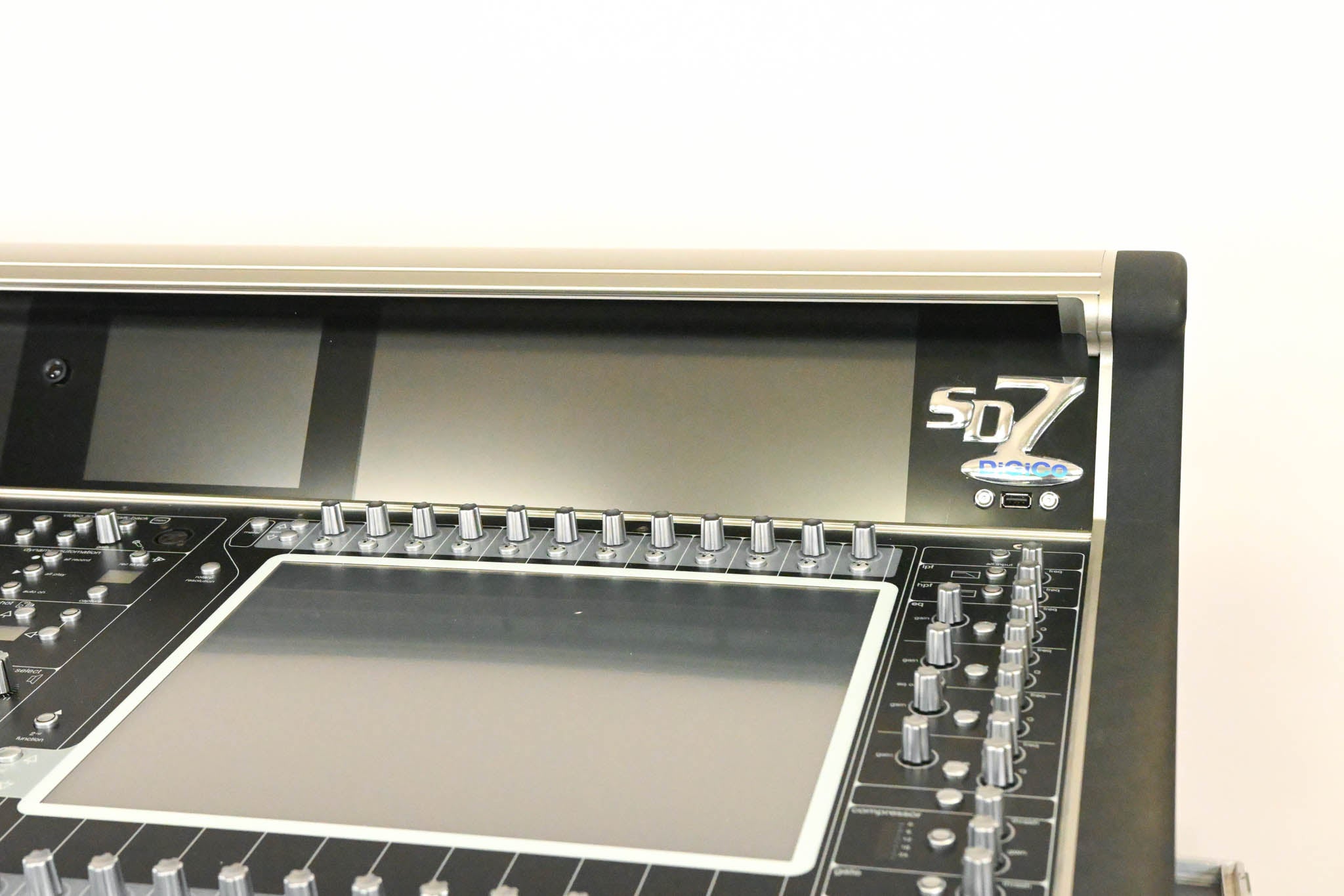 DiGiCo SD7 Digital Console w/Dual Engines, Waves, ST Optical & Road Case