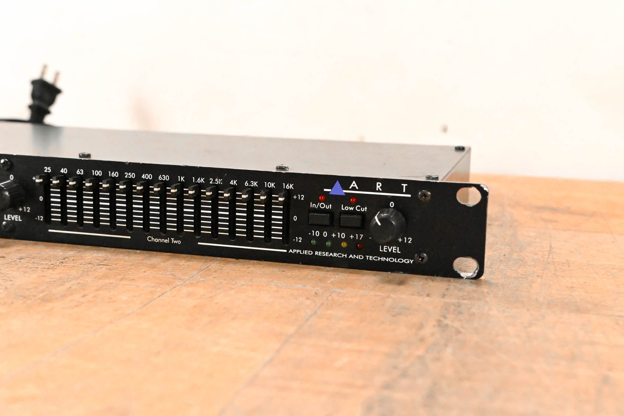 ART 343 Dual-Channel 15-Band Graphic Equalizer