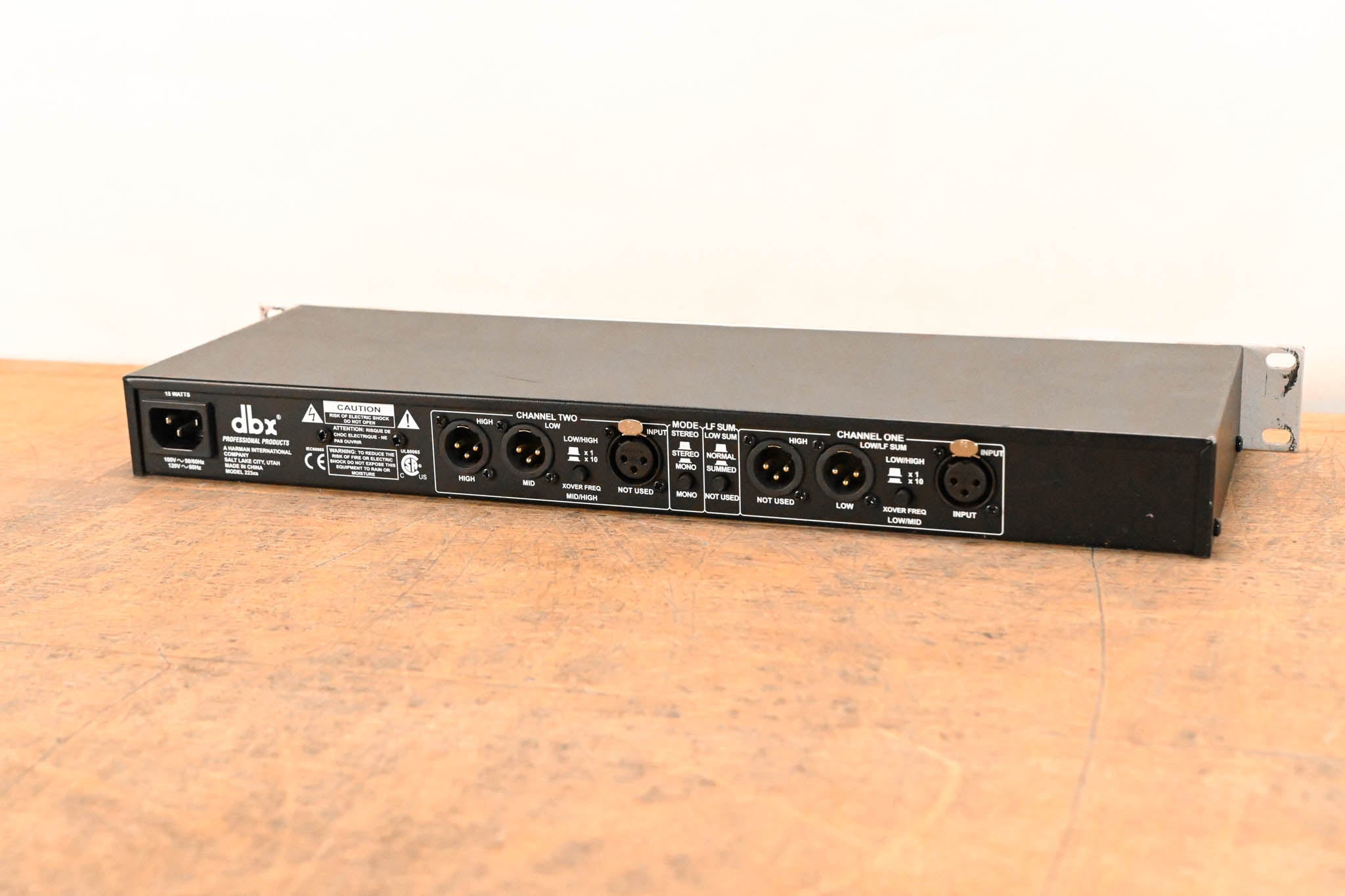dbx 223xs Stereo 2-Way / Mono 3-Way Crossover