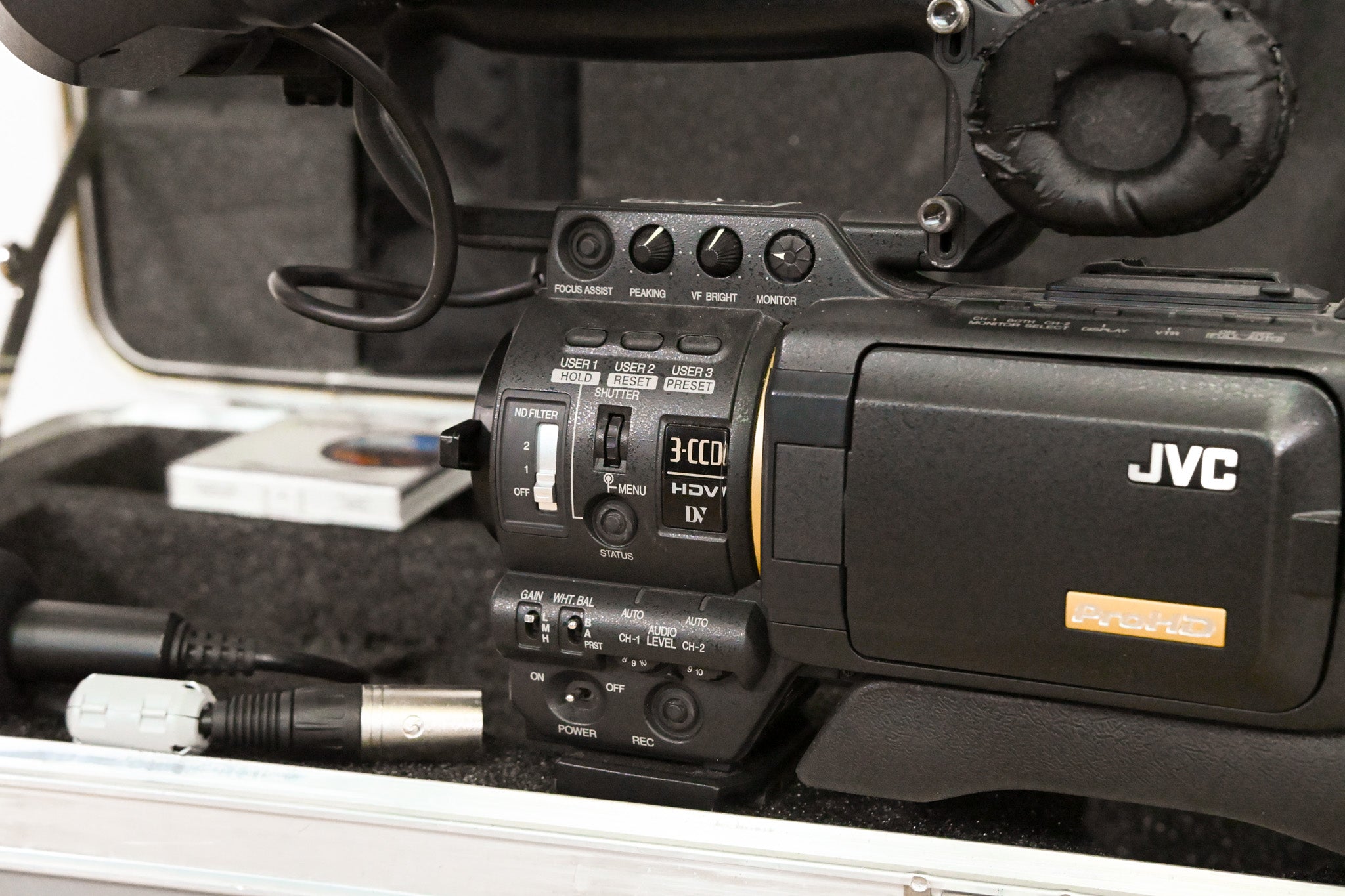 JVC GY-HD200U 1/3" 3-CCD Professional HDV Camcorder