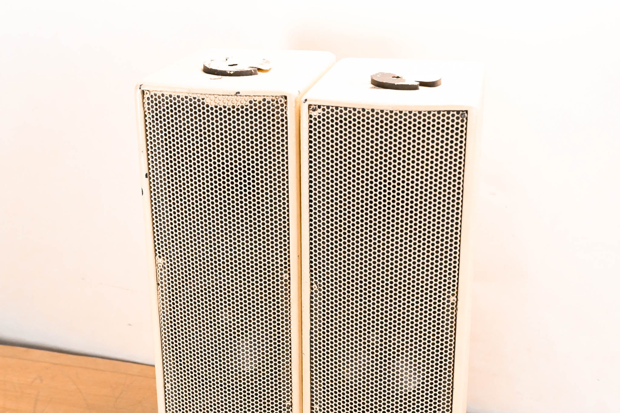 EAW UB52 Two-Way Full-Range Loudspeaker - White (PAIR)