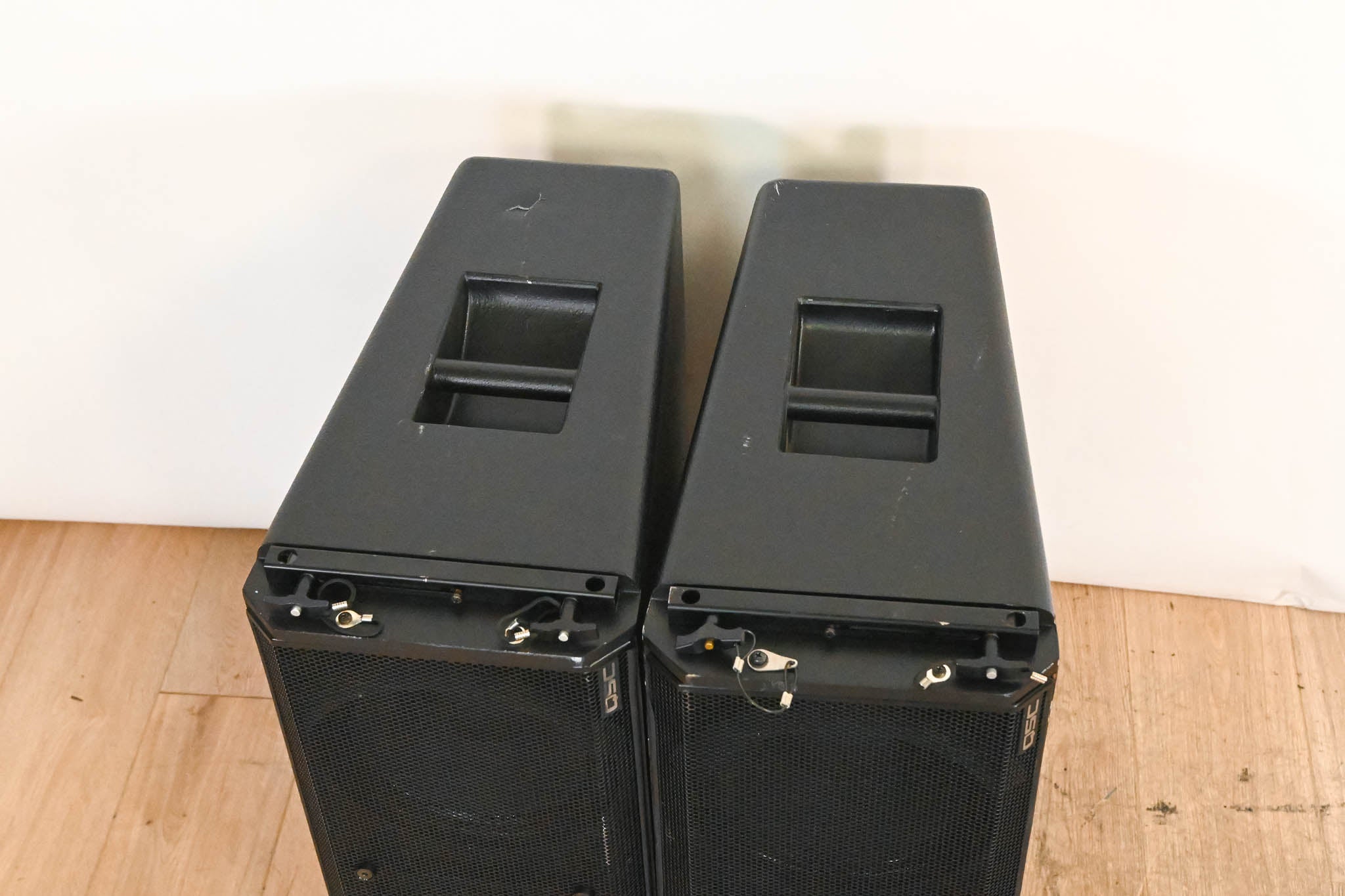 QSC WideLine-10 Dual 10-Inch Wide Line Array Speaker (PAIR)