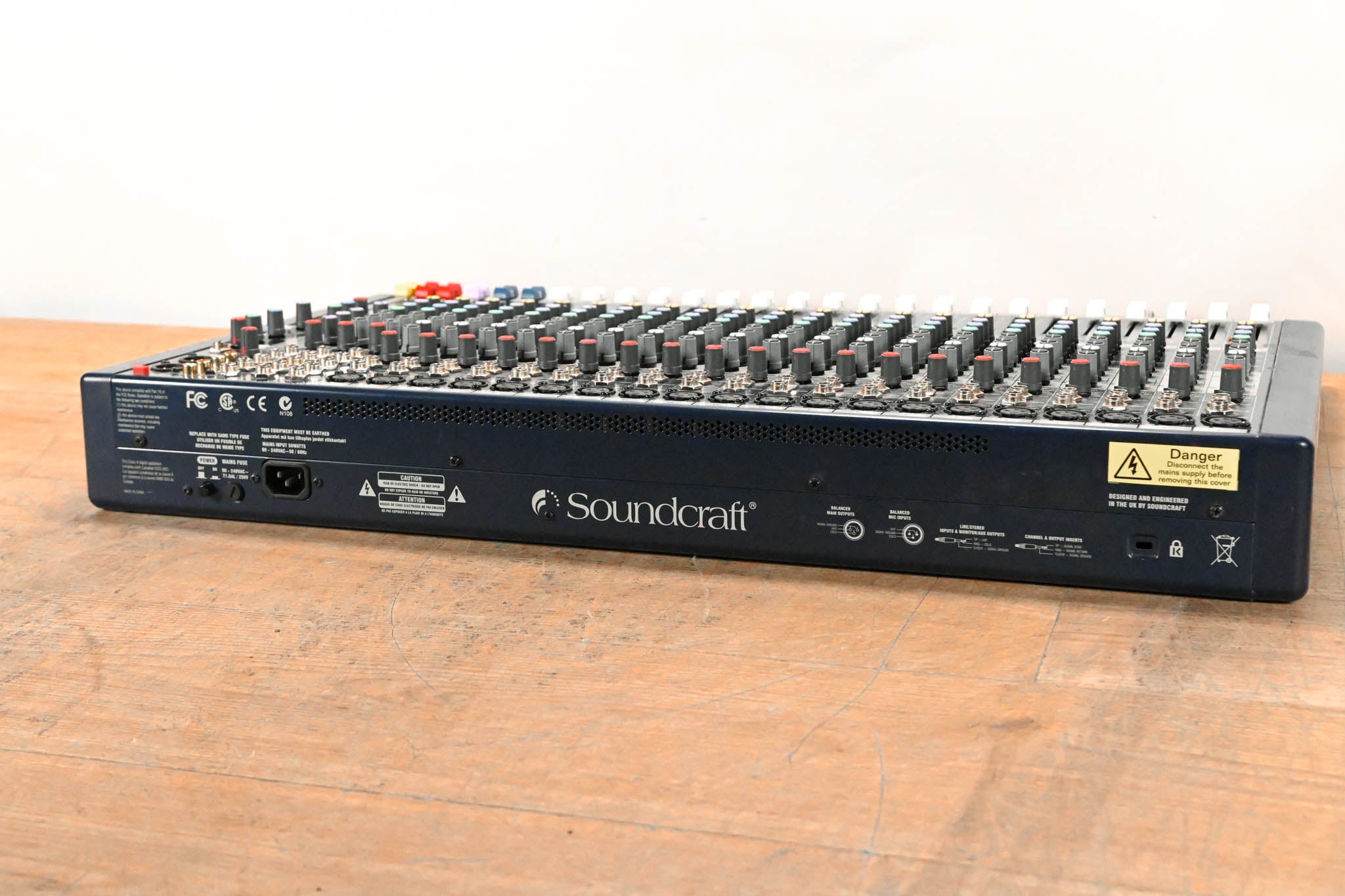 Soundcraft MFXi 20/2 20-Channel Analog Mixer with Effects