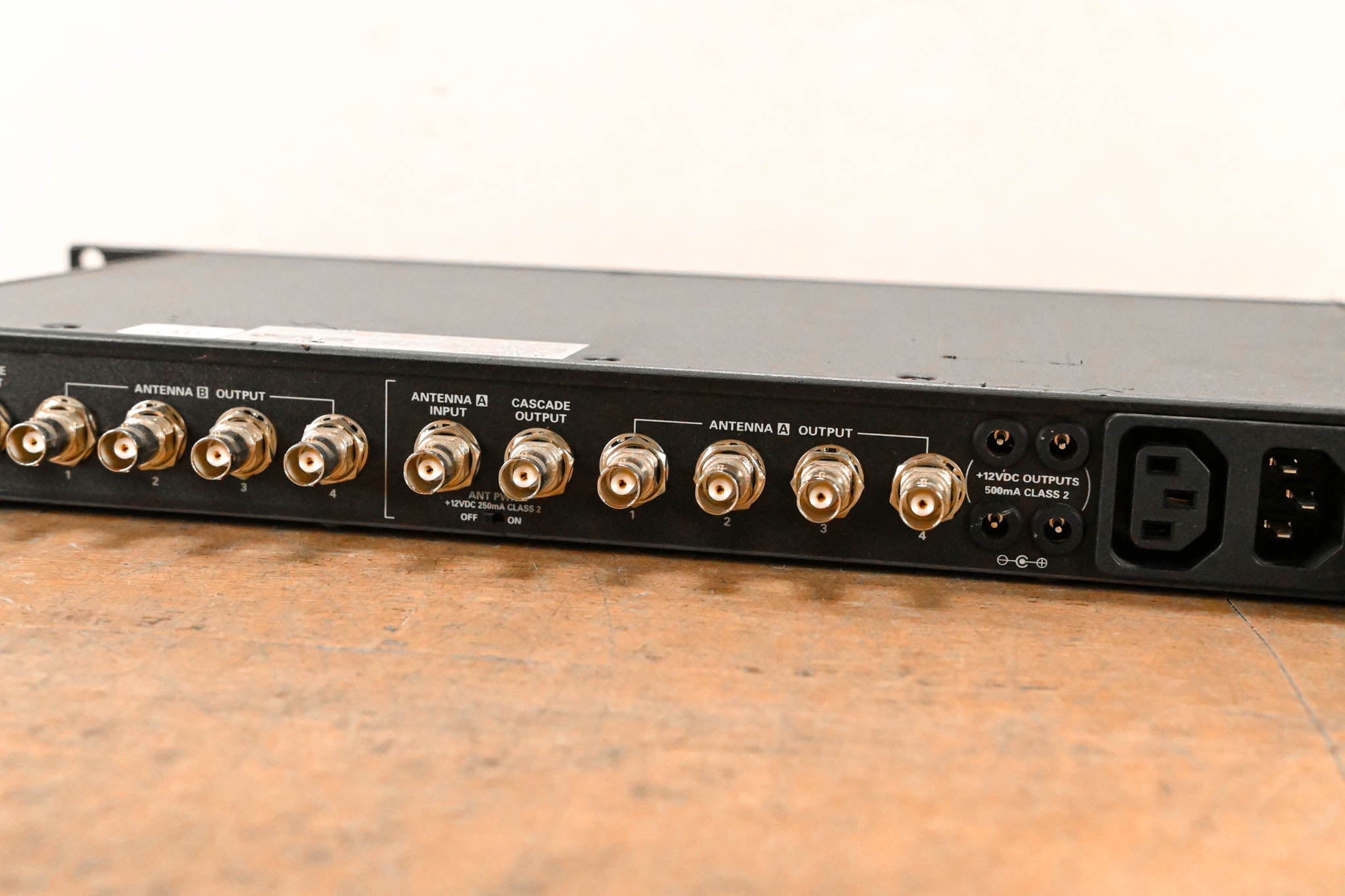 Audio-Technica AEW-DA660D UHF Antenna Distribution System
