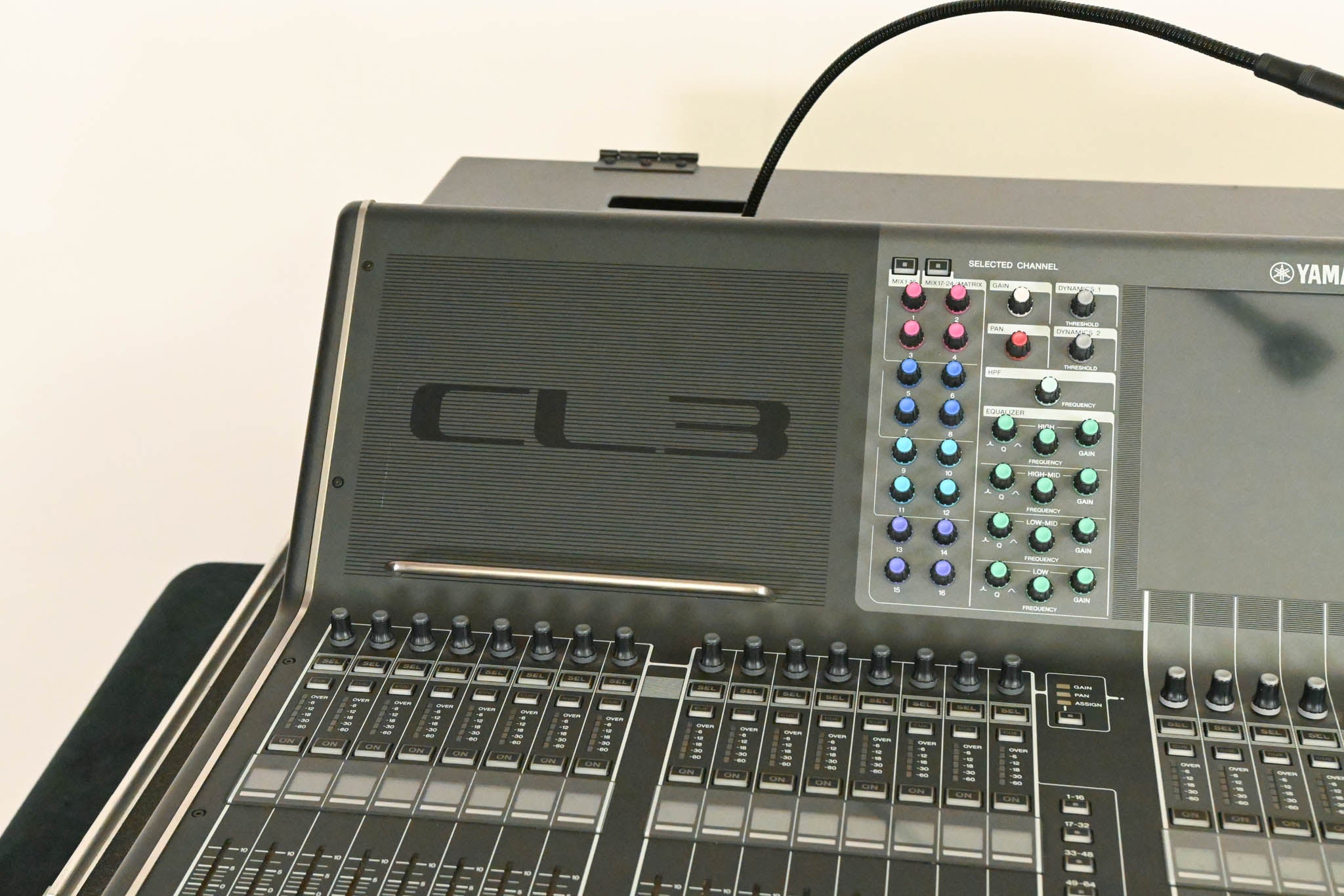 Yamaha CL3 Digital Audio Mixing Console with Road Case