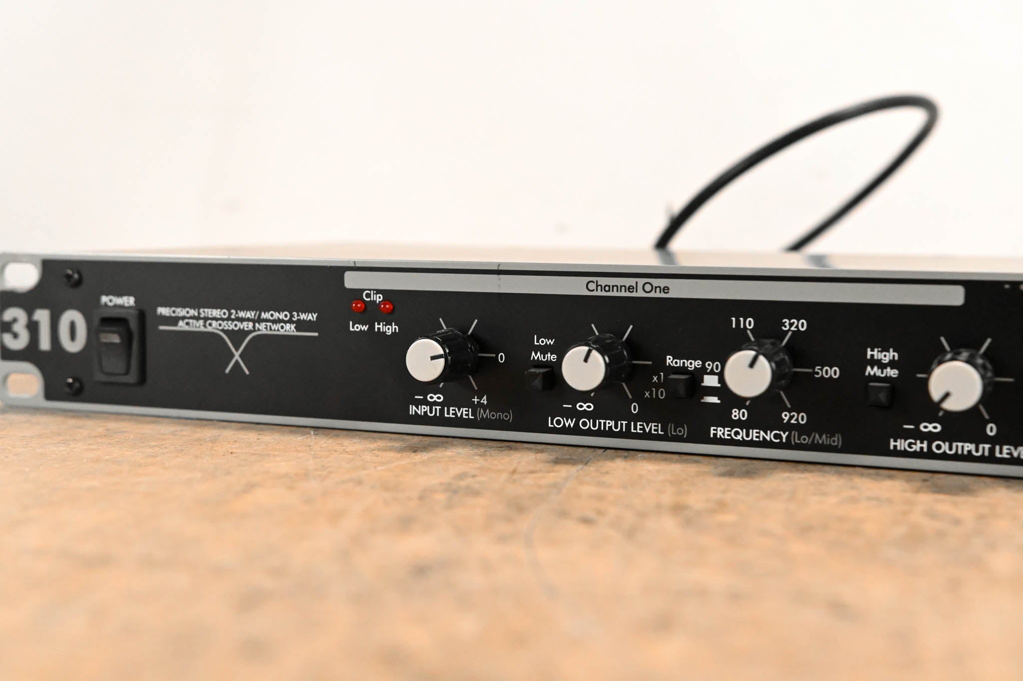 ART 310 Stereo 2-Way/Mono 3-Way Crossover