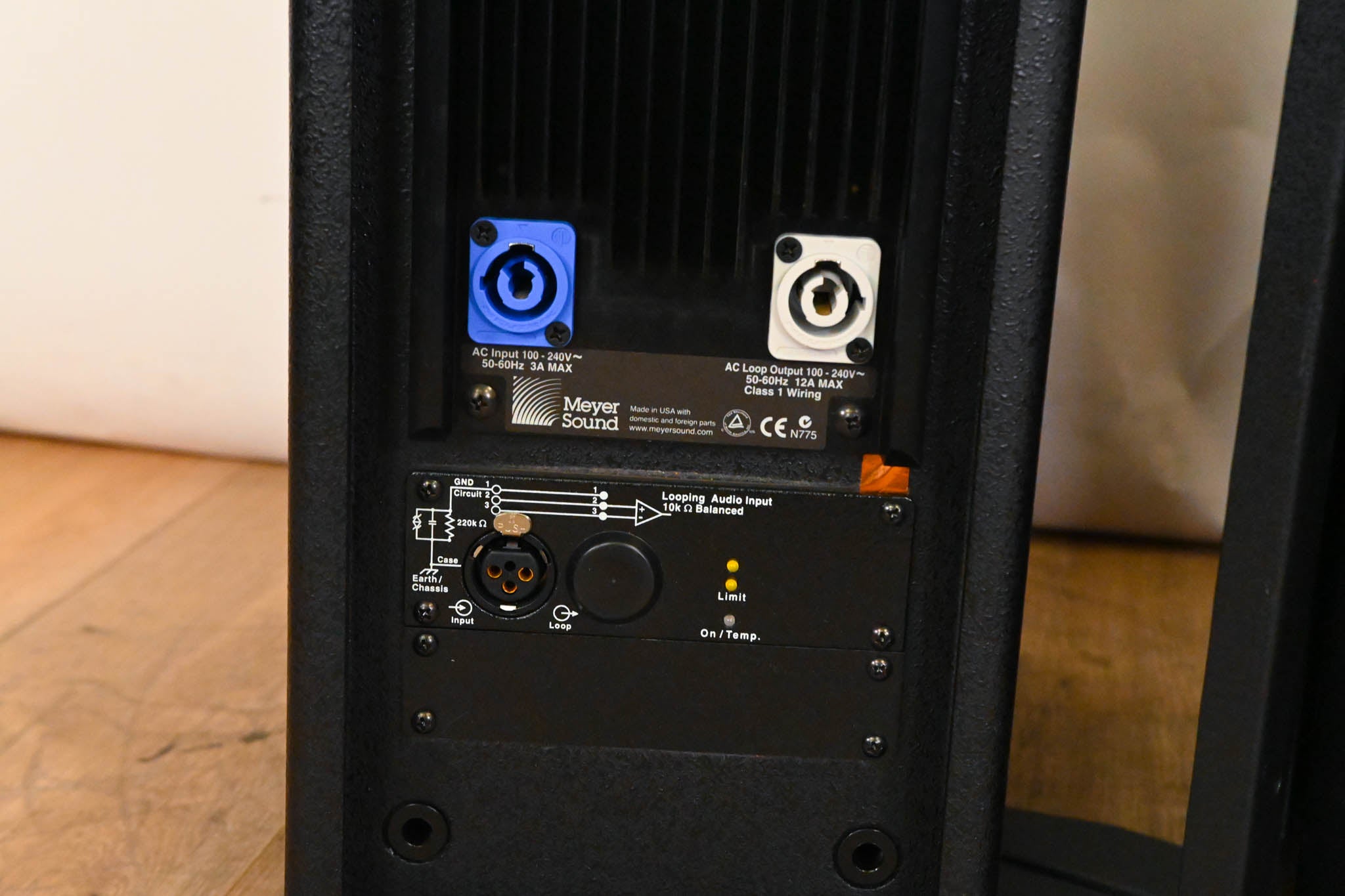 Meyer Sound UPJ-1P Compact VariO Loudspeaker (PAIR)