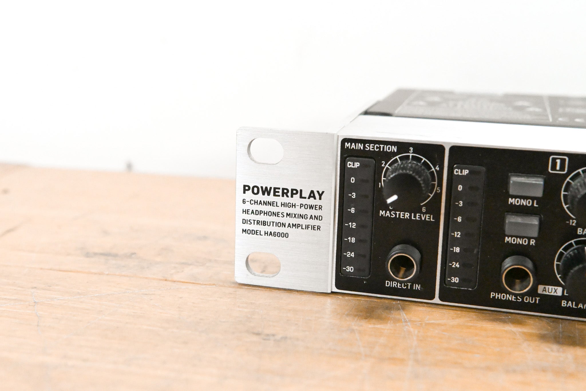 Behringer POWERPLAY HA6000 6-CH Headphone Mixing/Distribution Amplifier
