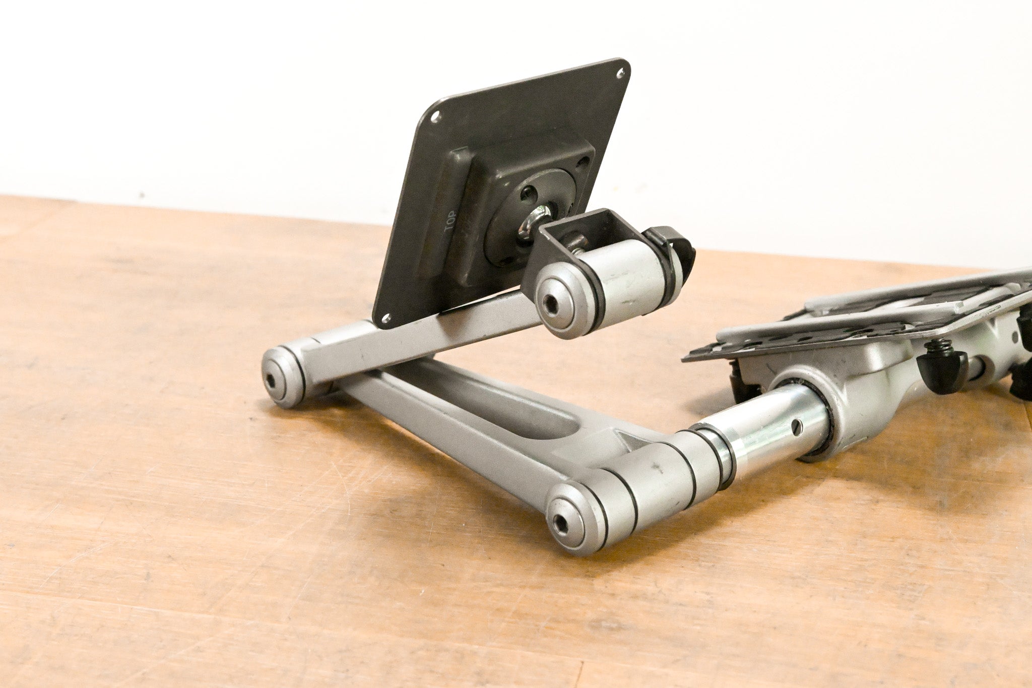 Humanscale M7 Adjustable Monitor Arm