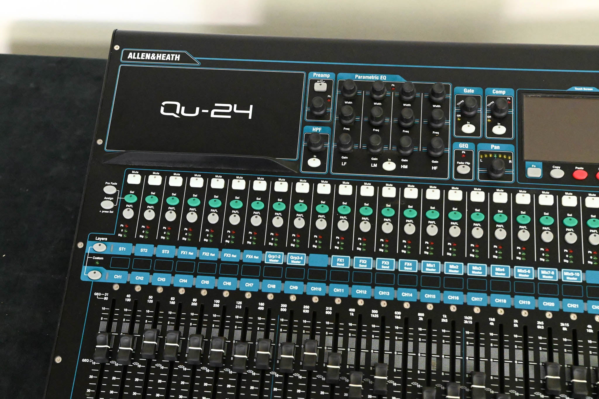 Allen & Heath Qu-24 24-Channel Digital Mixing Console