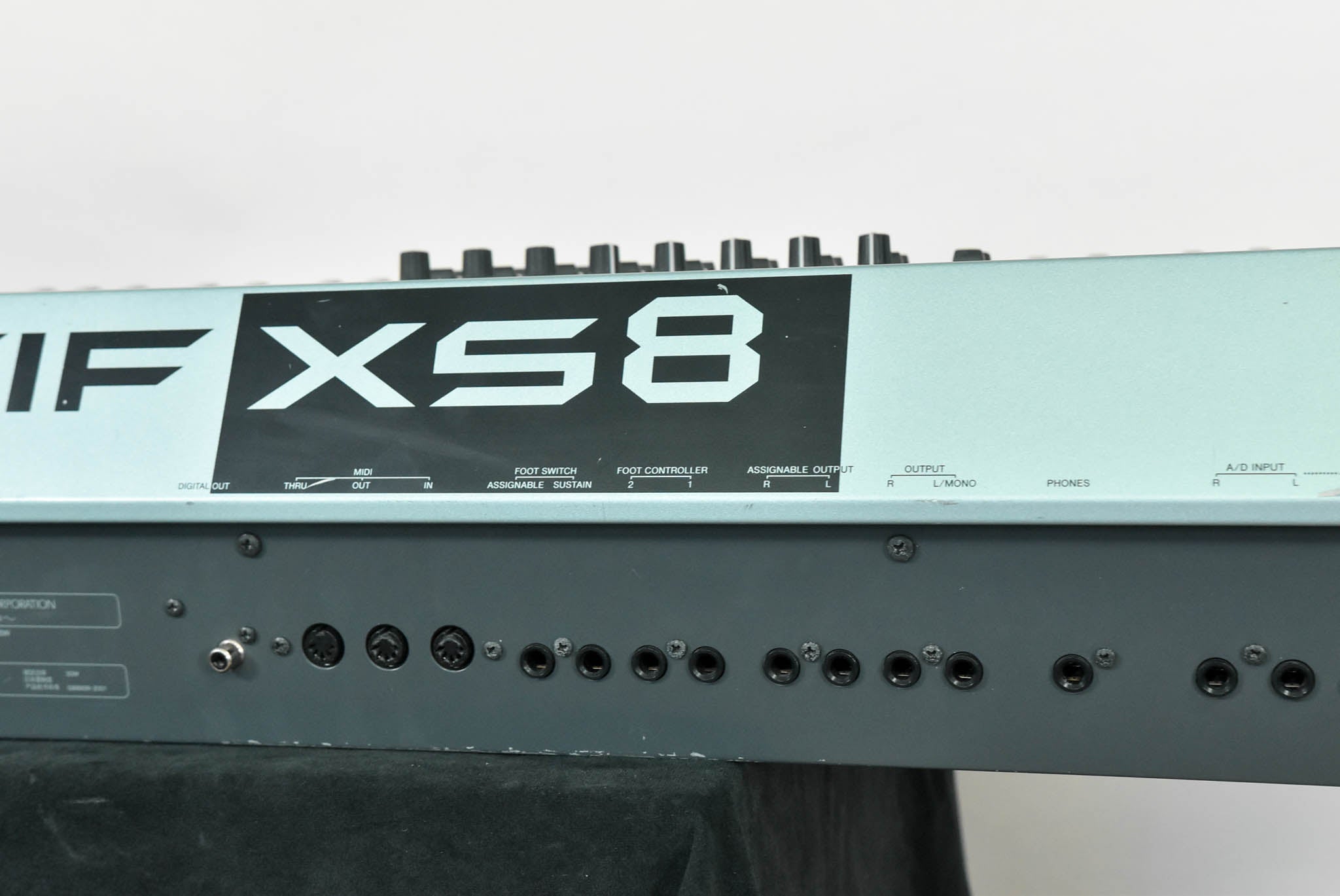 Yamaha Motif XS8 88-Key Synthesizer Keyboard Workstation