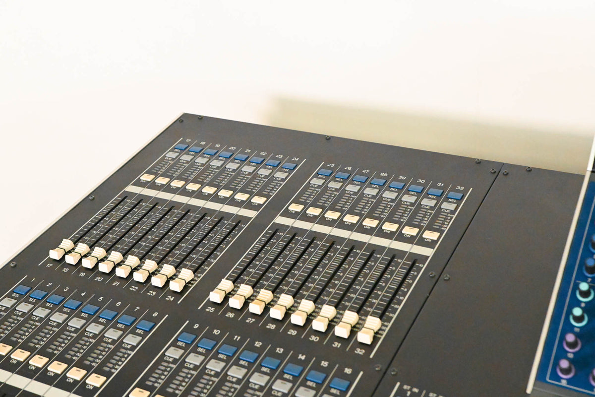 Yamaha M7CL-48 48-Channel Digital Audio Mixing Console