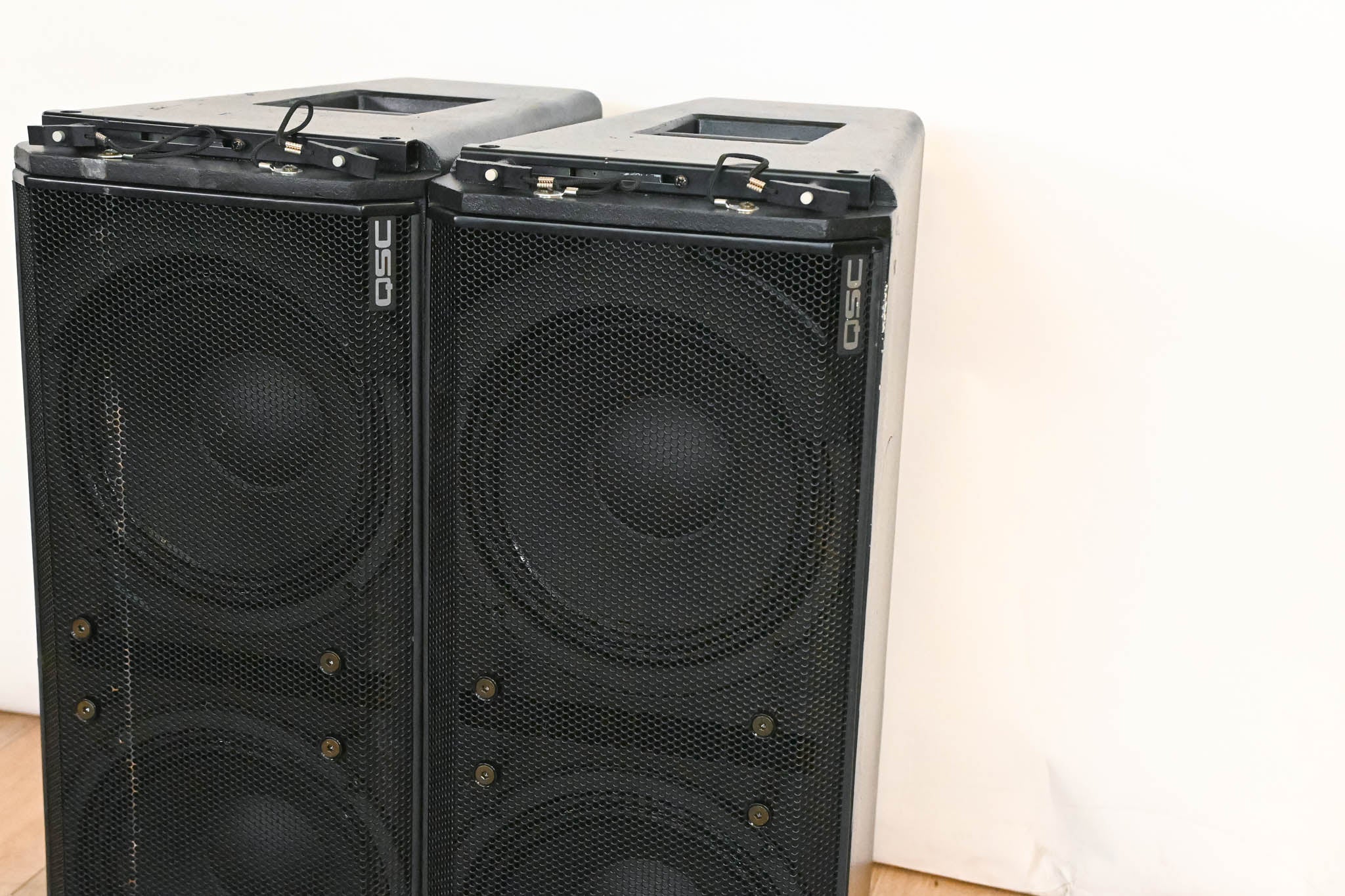 QSC WideLine-10 Dual 10-Inch Wide Line Array Speaker (PAIR)