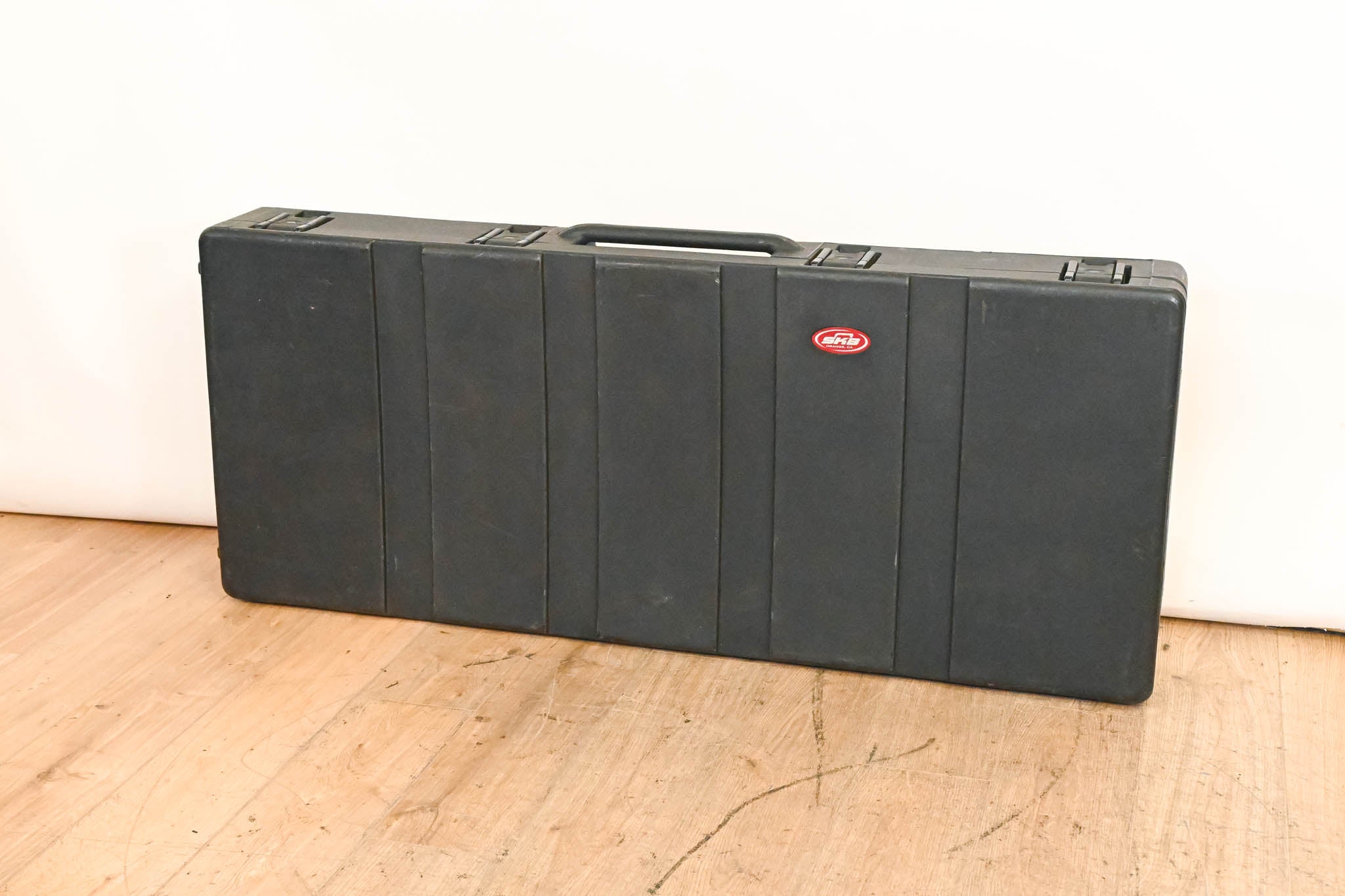 SKB 1SKB-R5220W Hardshell 76-Key Keyboard Case with Wheels