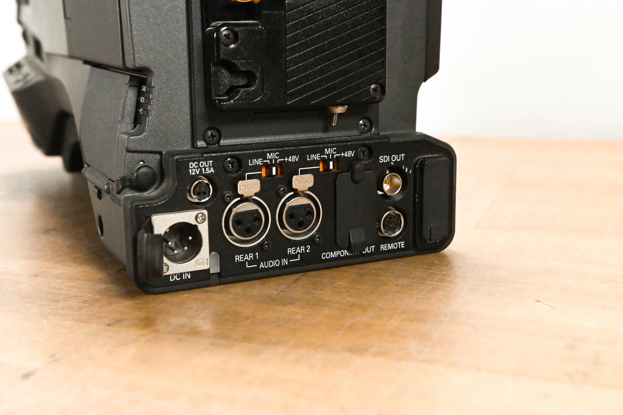 Panasonic AG-HPX500P 2/3" Shoulder-Mounted P2HD Camcorder