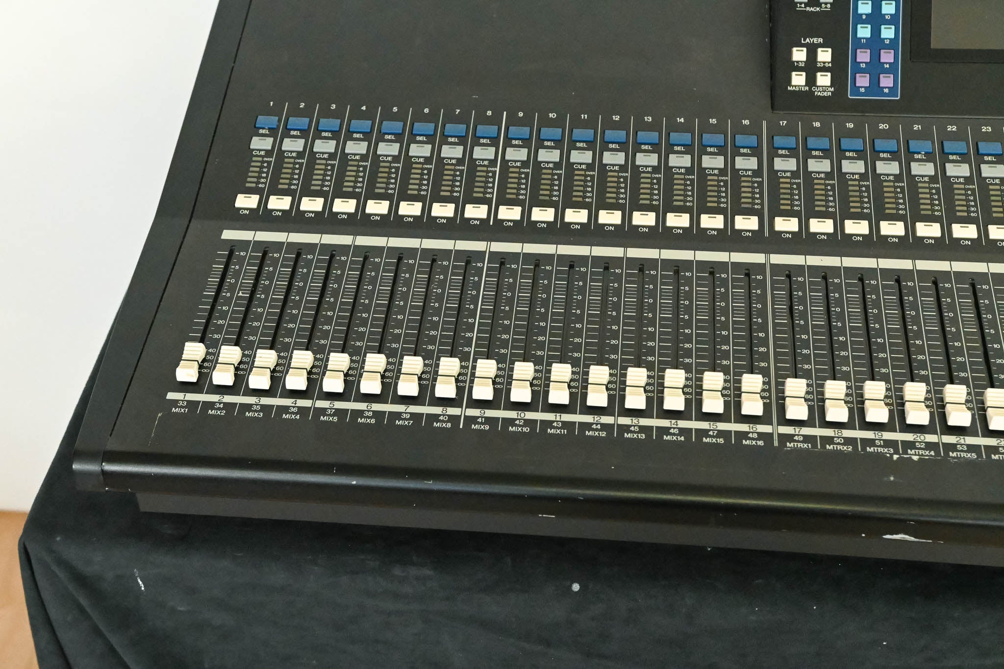 Yamaha LS9-32 32-Input Digital Mixing Console CG01SHA