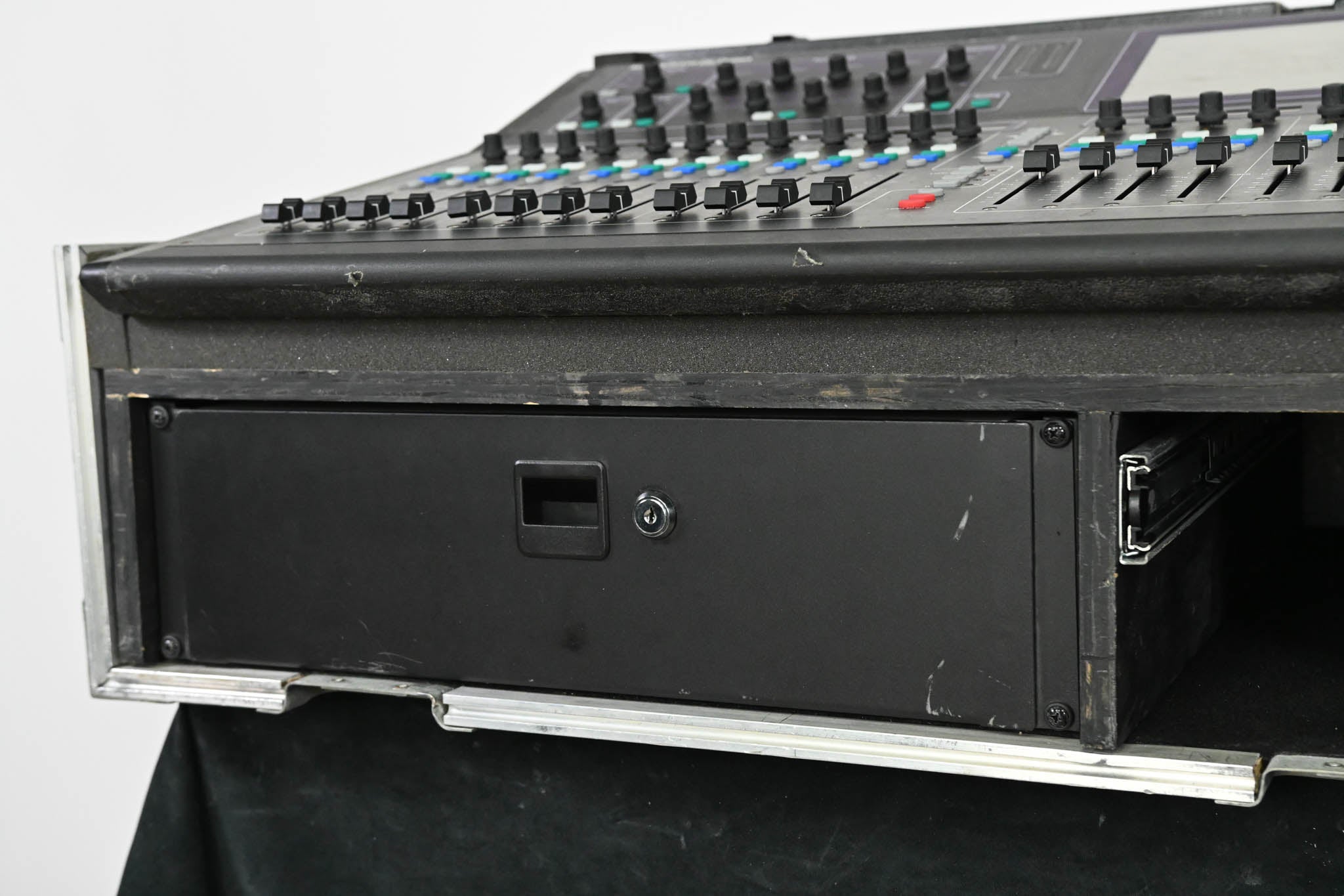 Allen & Heath GLD-80 Digital Audio Mixing Surface with Road Case