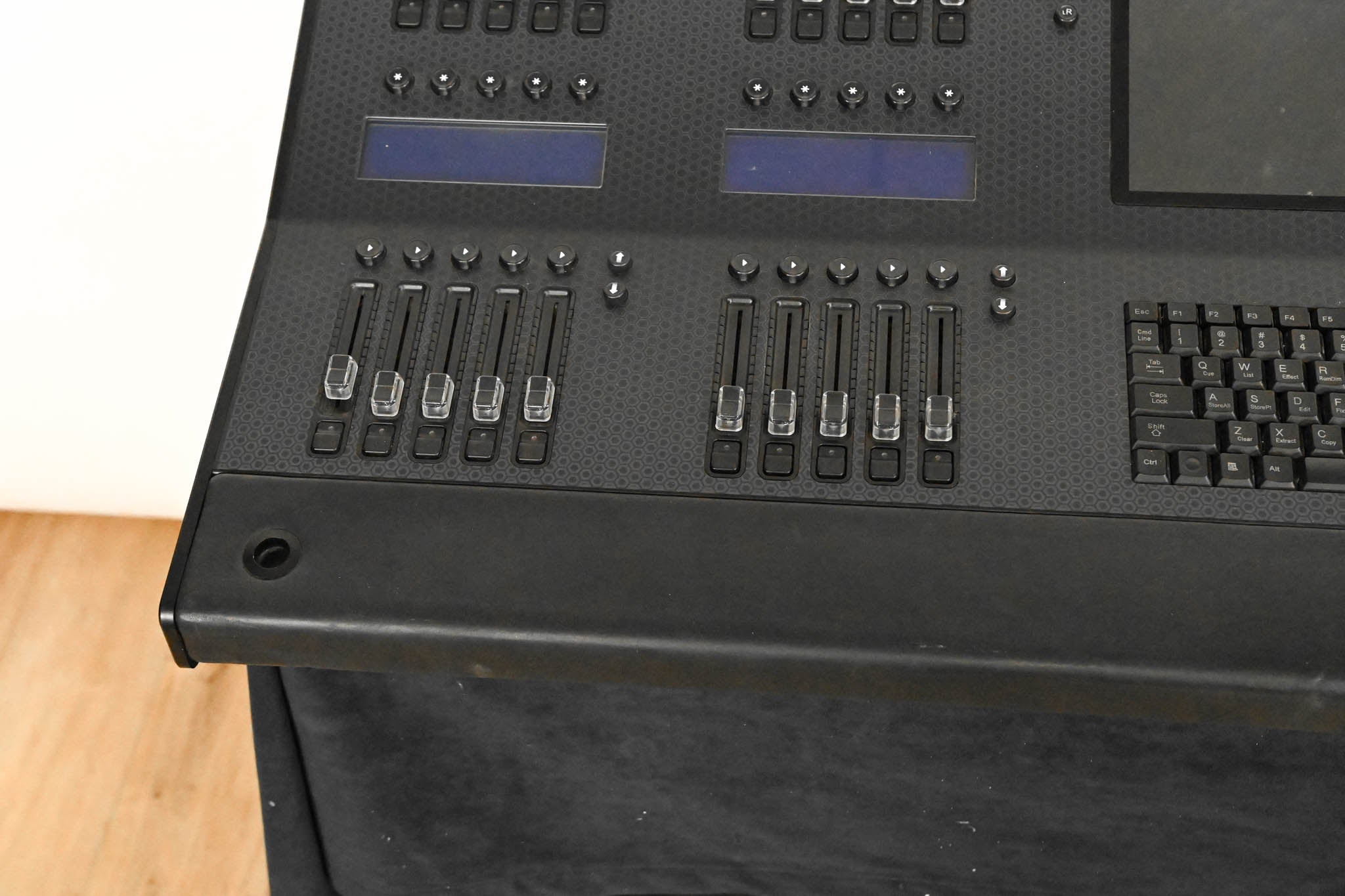 Jands Vista L5 Lighting Control Console with 16-Universe Internal Dongle