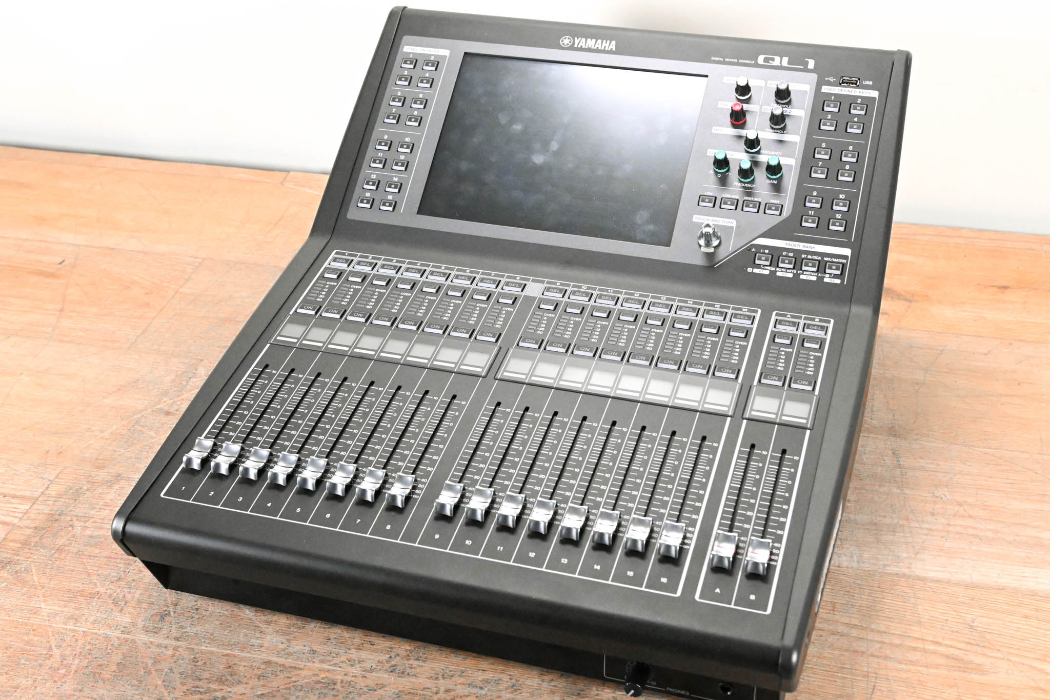 Yamaha QL1 16-Input / 8-Output Digital Mixing Console