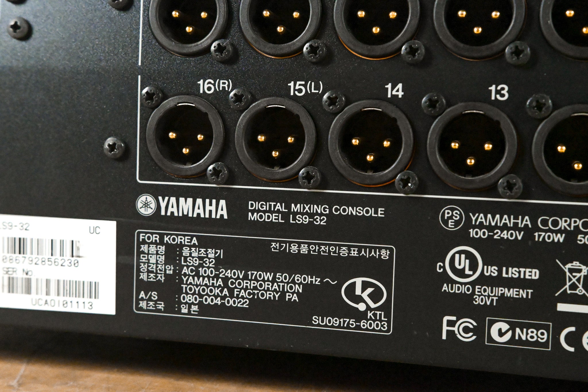 Yamaha LS9-32 32-Input Digital Mixing Console