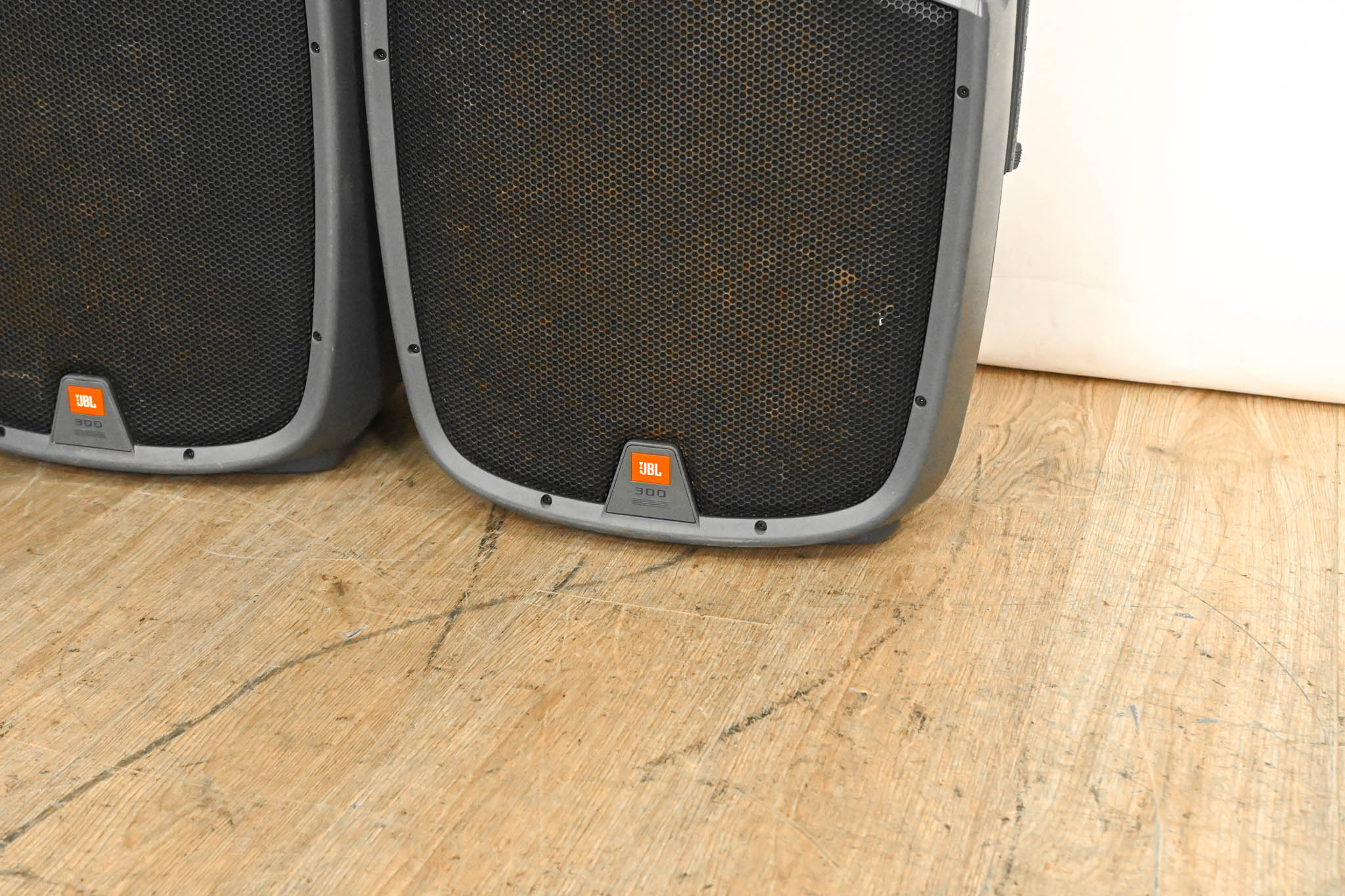JBL EON 305 Portable 15" Two-Way Bass-Reflex Loudspeaker (PAIR)
