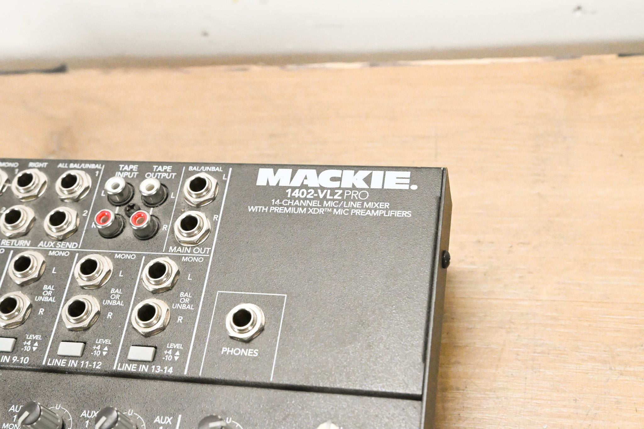 Mackie 1402-VLZ PRO 14-Channel Analog Mixing Console