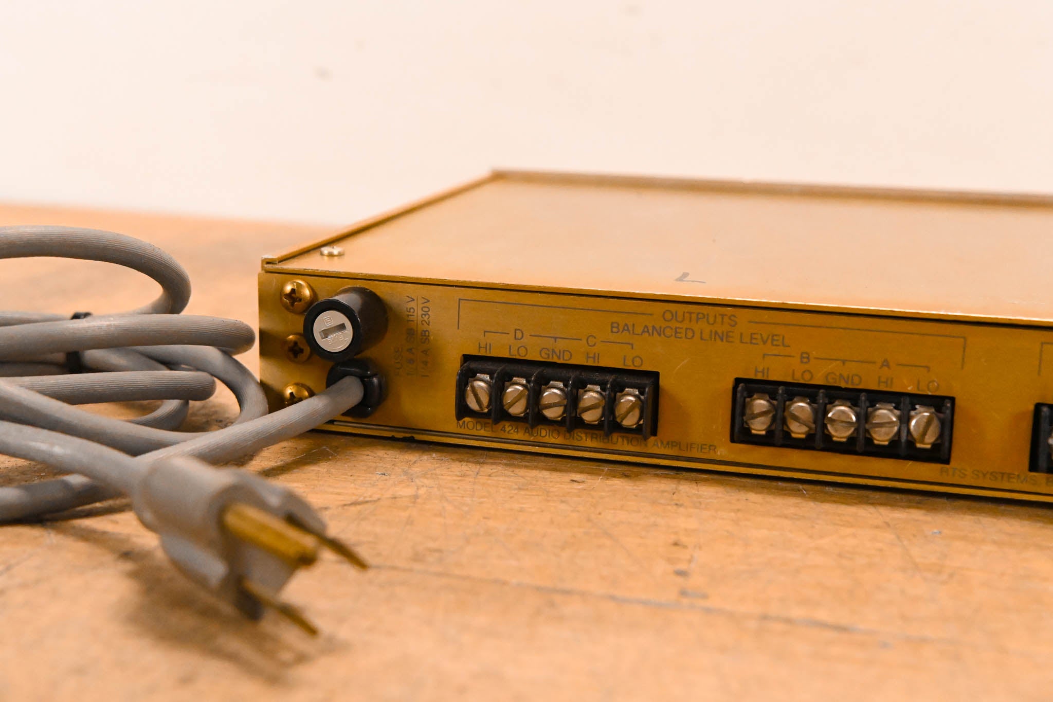 RTS 424 Audio Distribution Amplifier