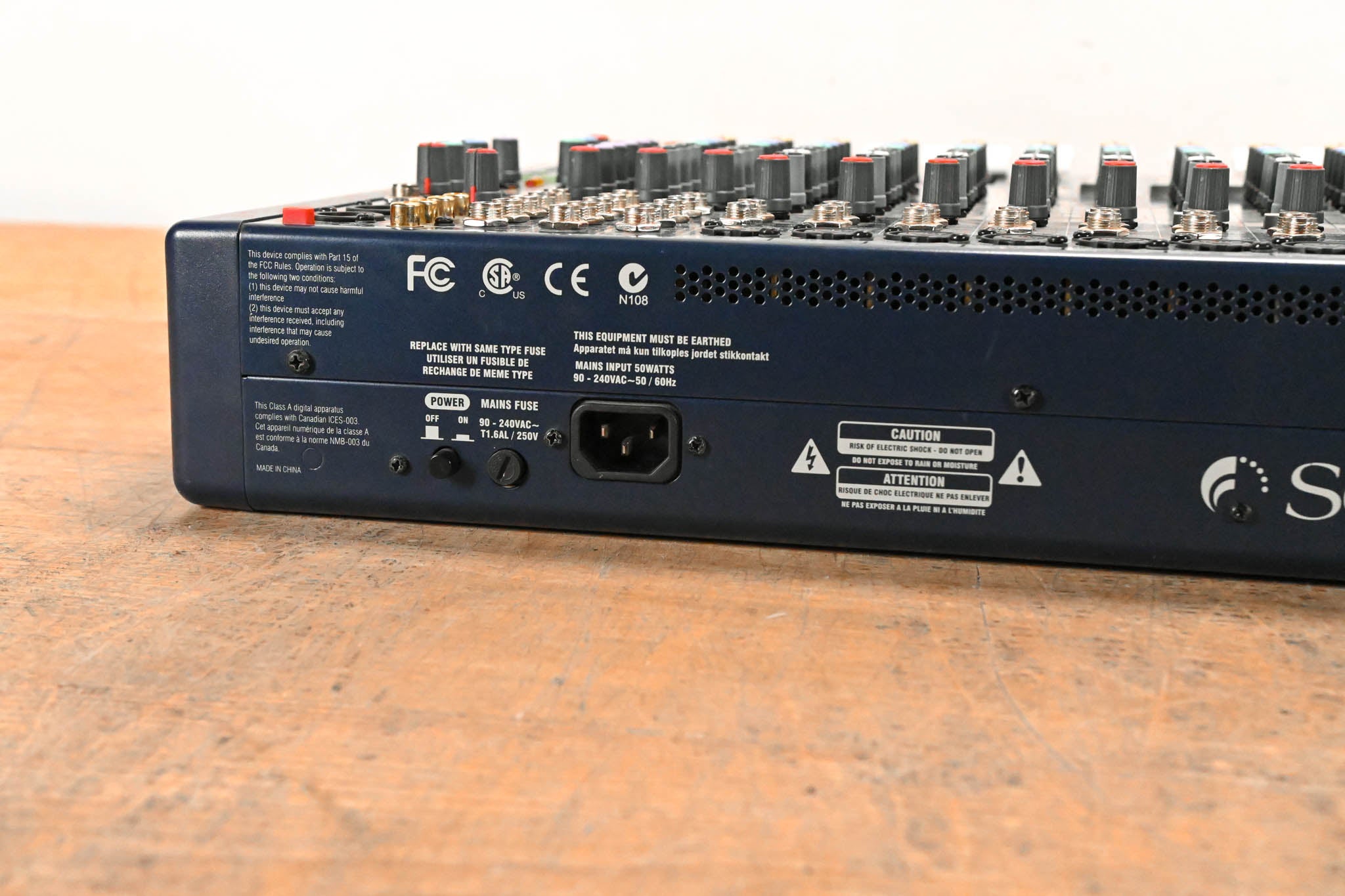 Soundcraft MFXi 20/2 20-Channel Analog Mixer with Effects CG01TRV