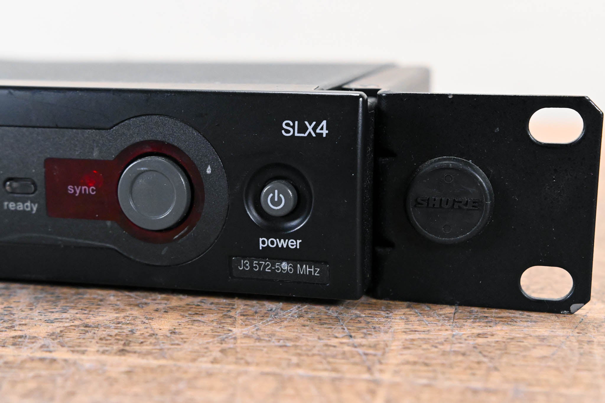 Shure SLX4 Wireless Receiver - J3 Band: 572-596 MHz