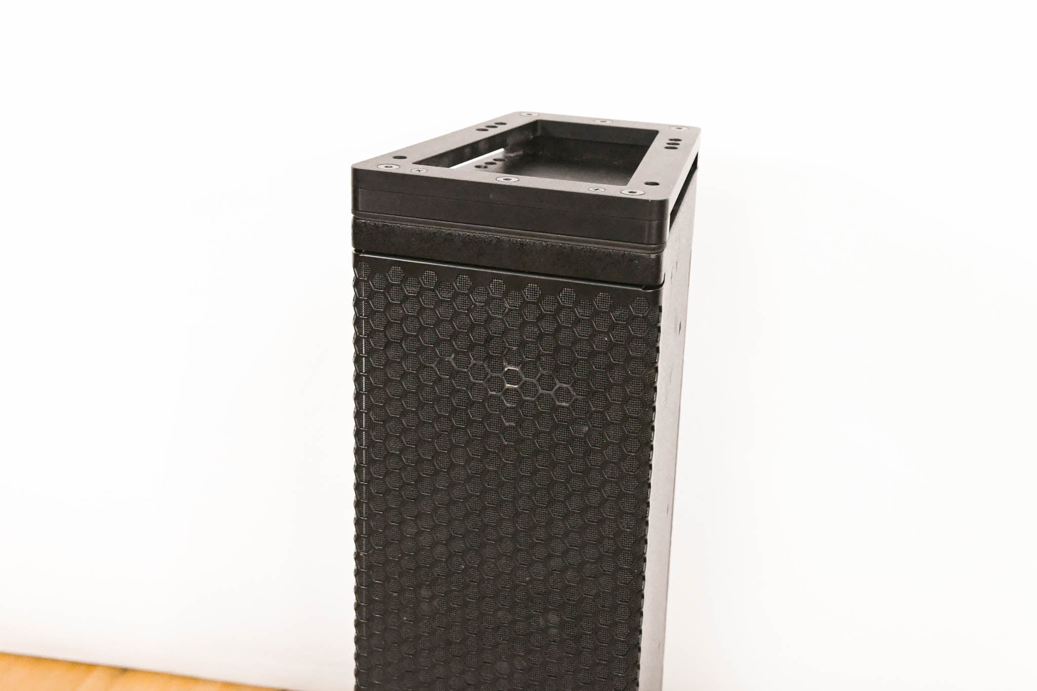 Meyer Sound M1D Ultra-Compact Curvilinear Array Loudspeaker