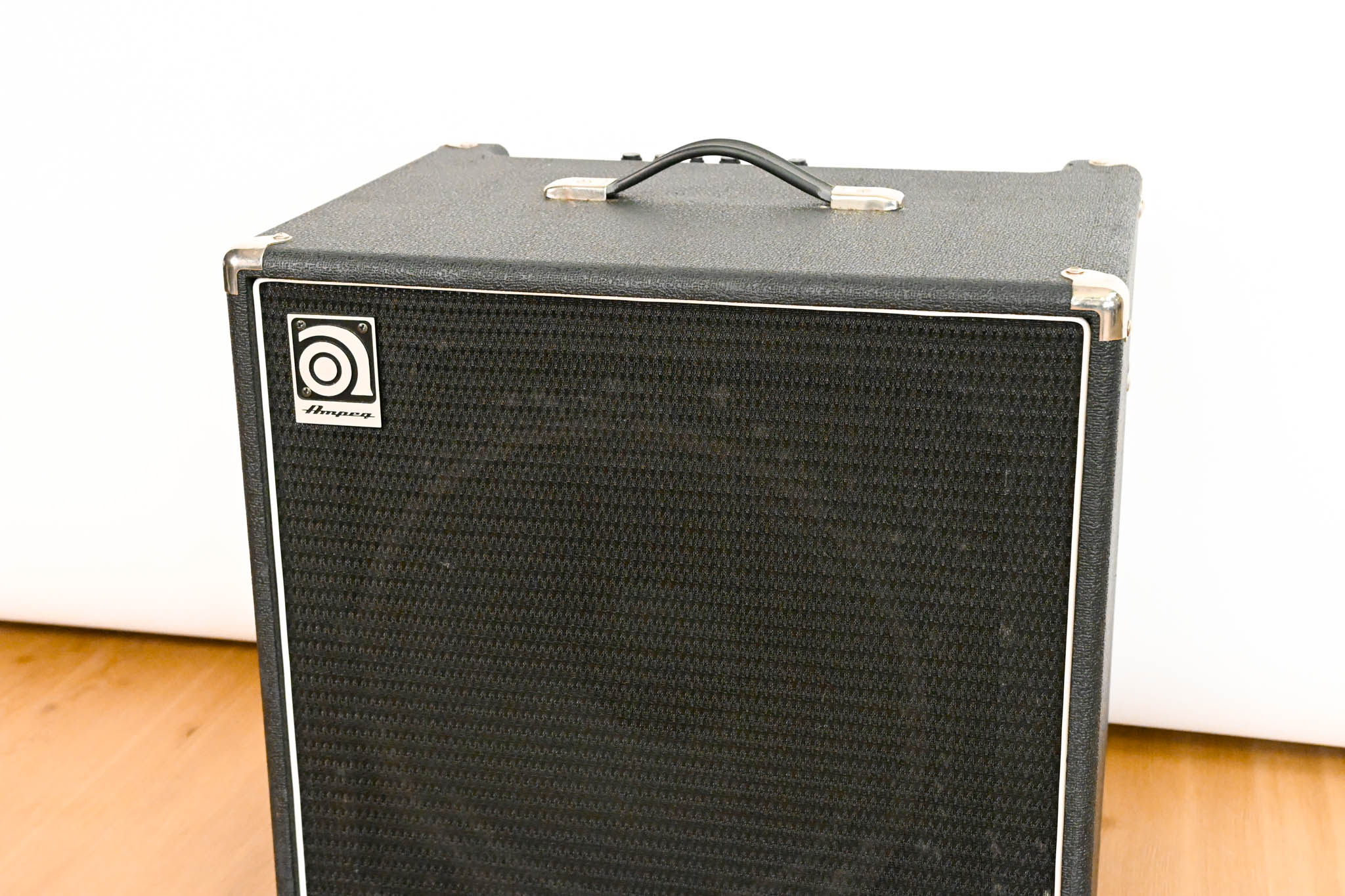 Ampeg BA-115 1x15" 100W Bass Combo Amplifier