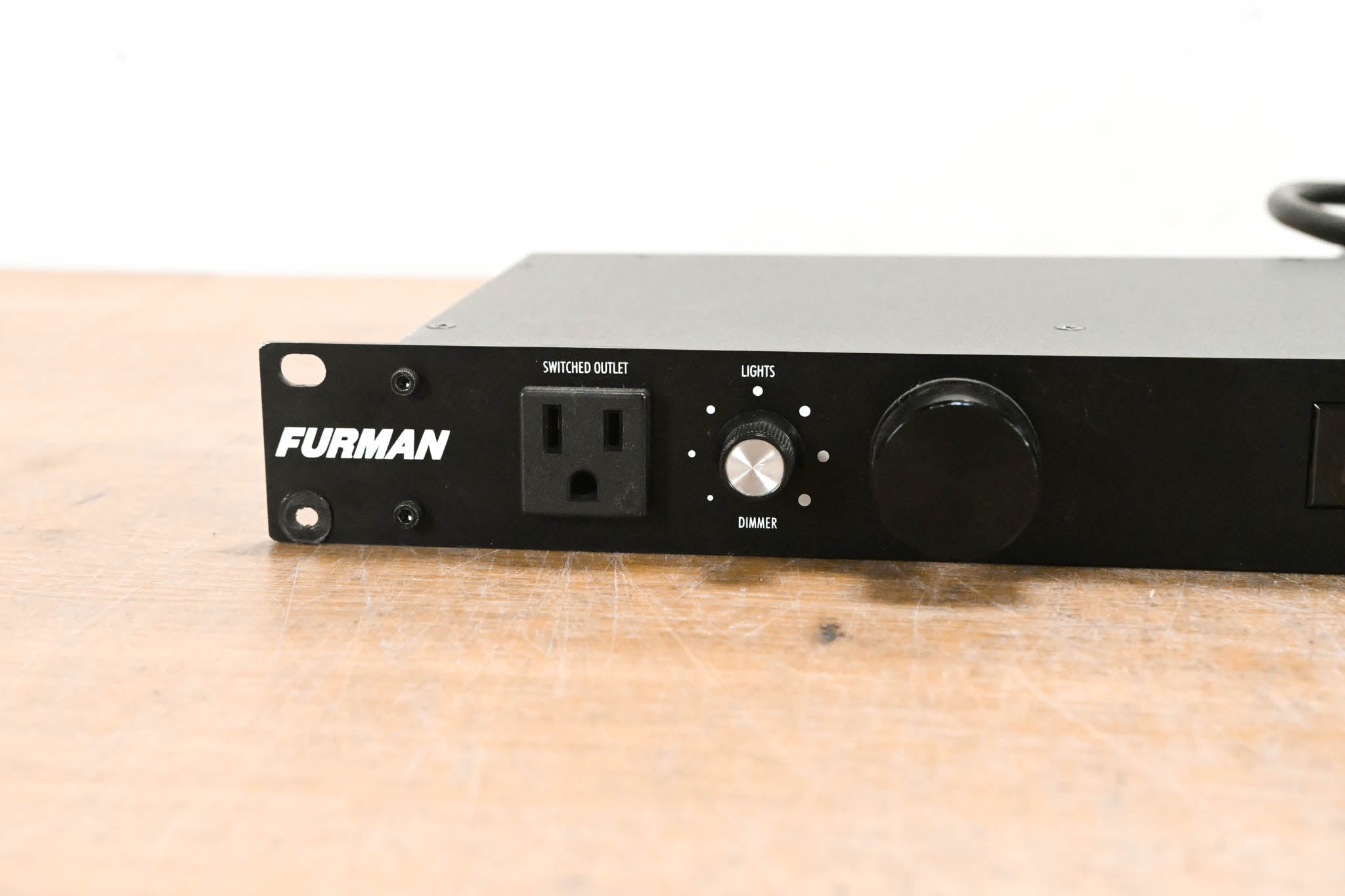 Furman M-8Dx 9-Outlet Power Conditioner