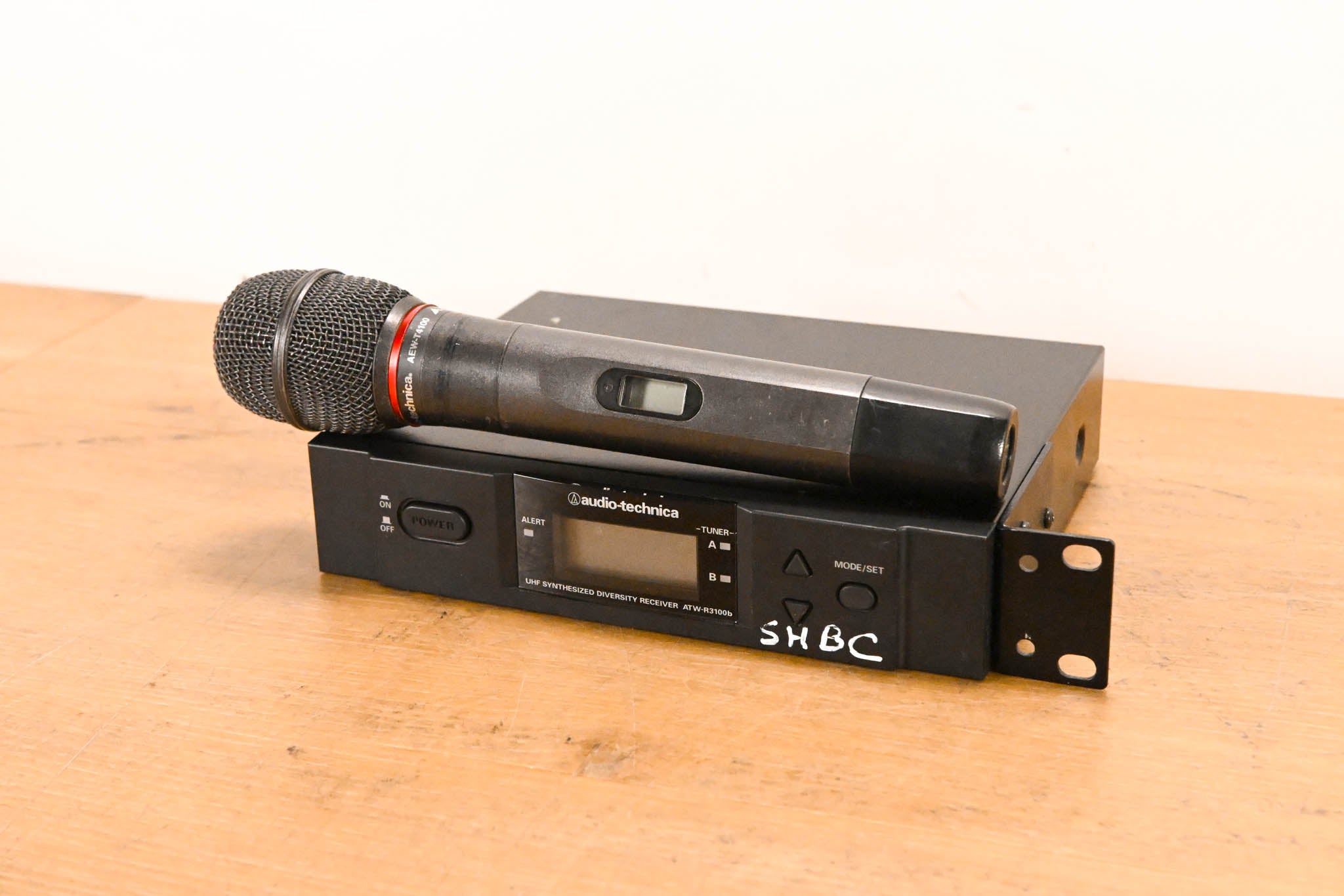 Audio-Technica ATW-R3100bC Receiver w/AEW-T4100 Mic: 541-566MHz (NO PSU)