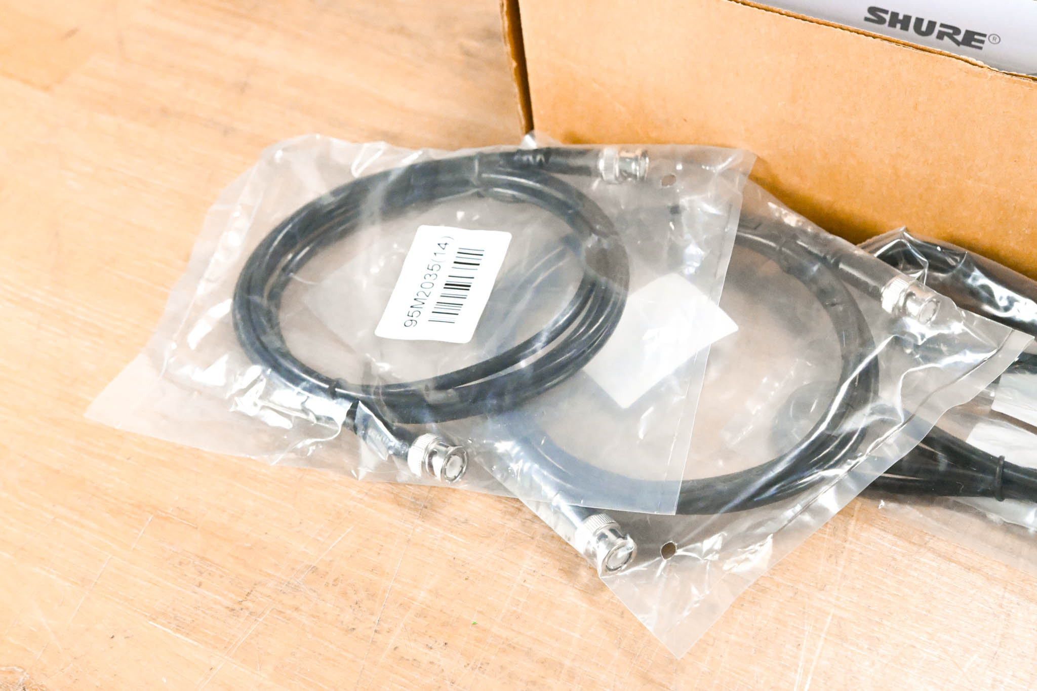 Shure UA844+SWB UHF Wideband Antenna Distribution System