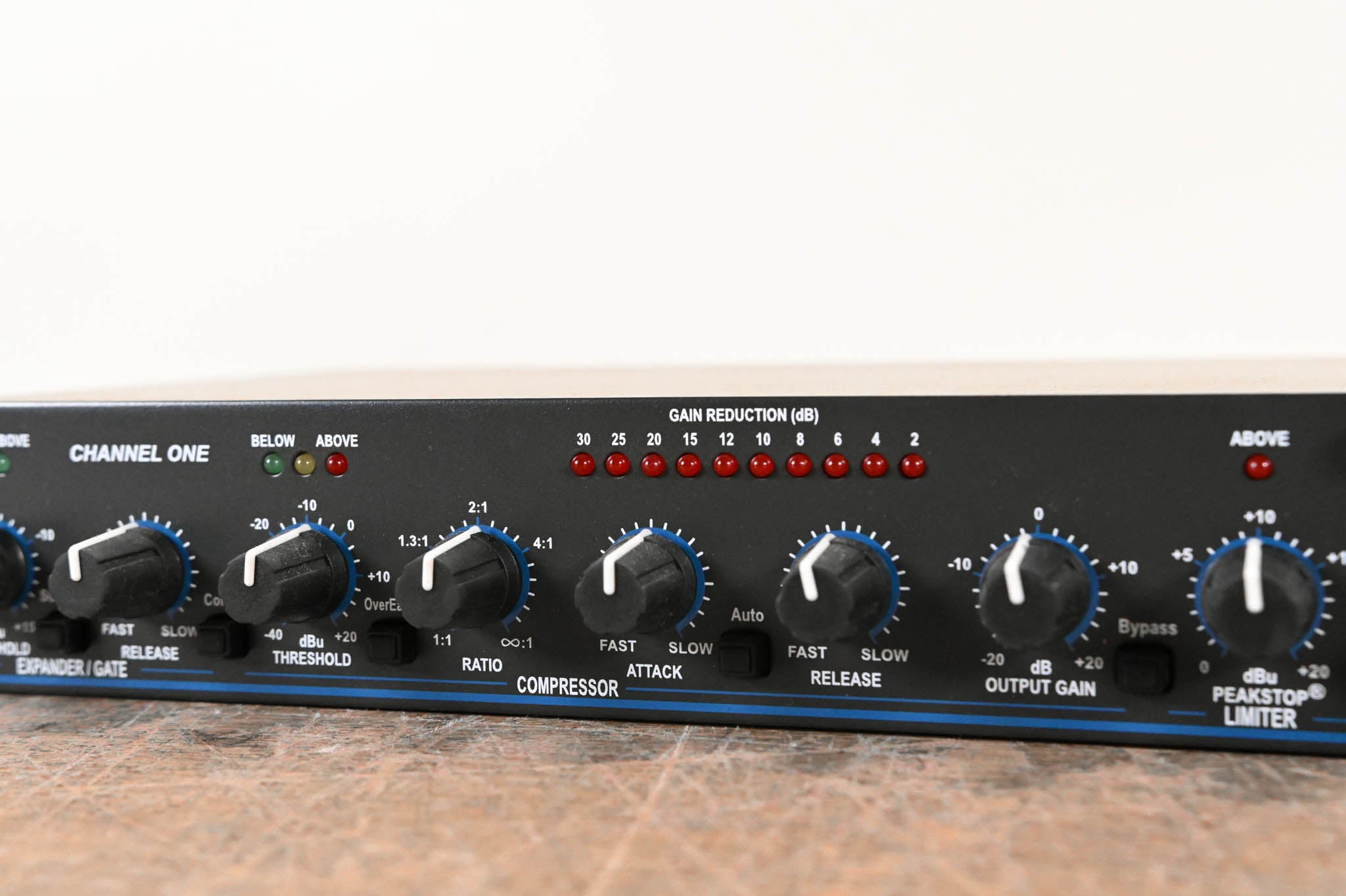 dbx 166XL 2-Channel Compressor/Limiter/Gate