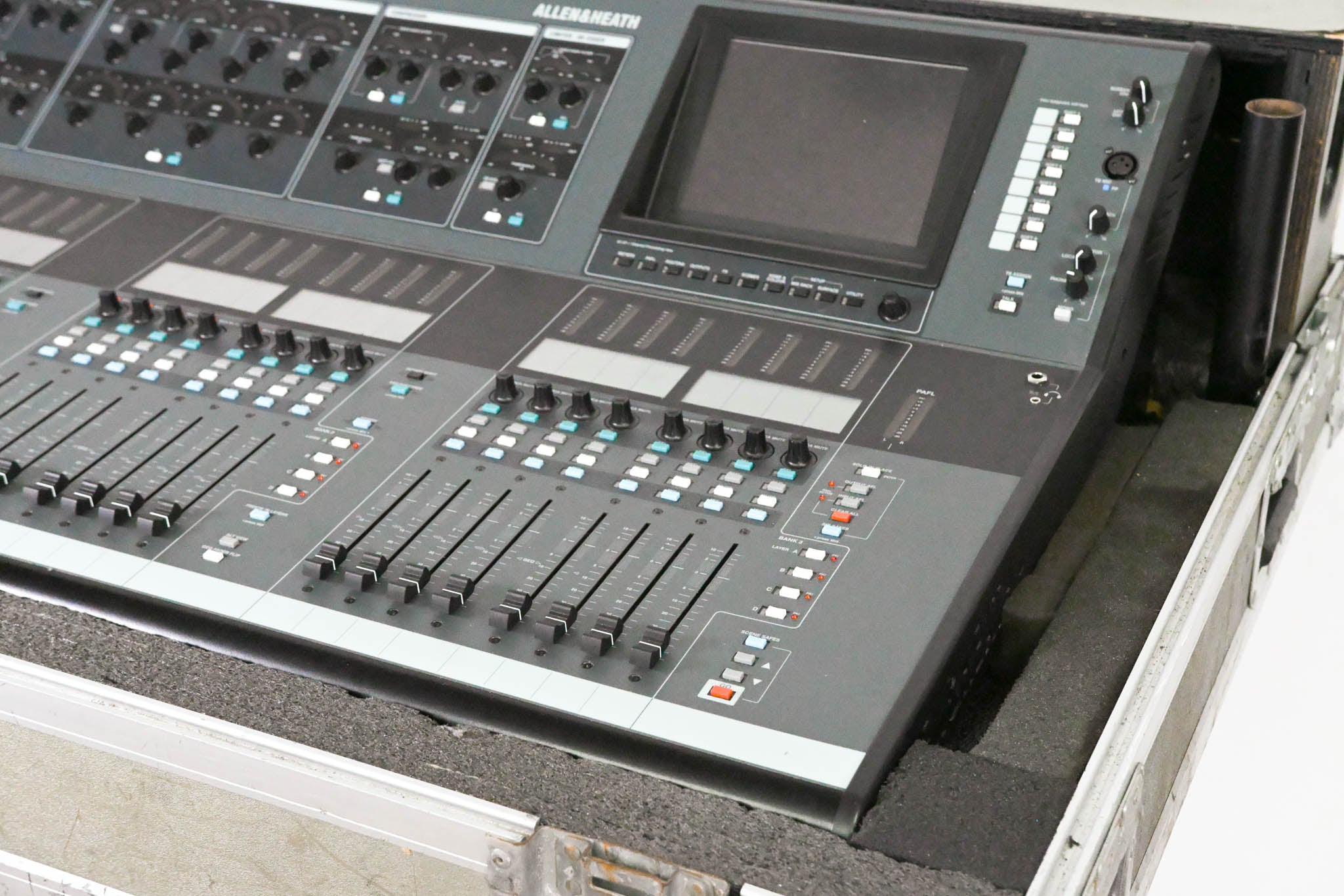 Allen & Heath iLive-T112 Console with Road Case and iDR-48 Stage Box