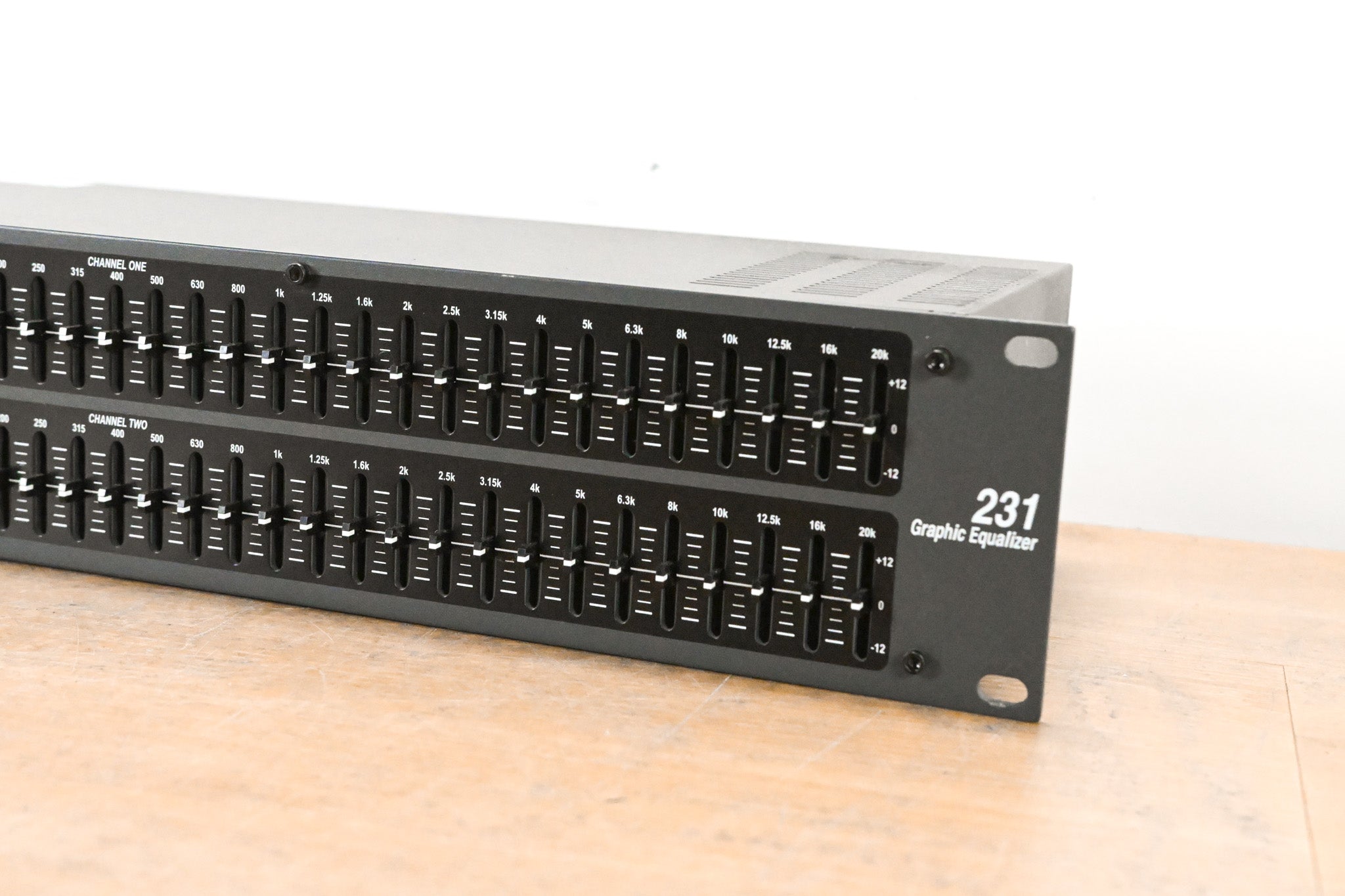 dbx 231 Dual-Channel 31-Band Graphic Equalizer