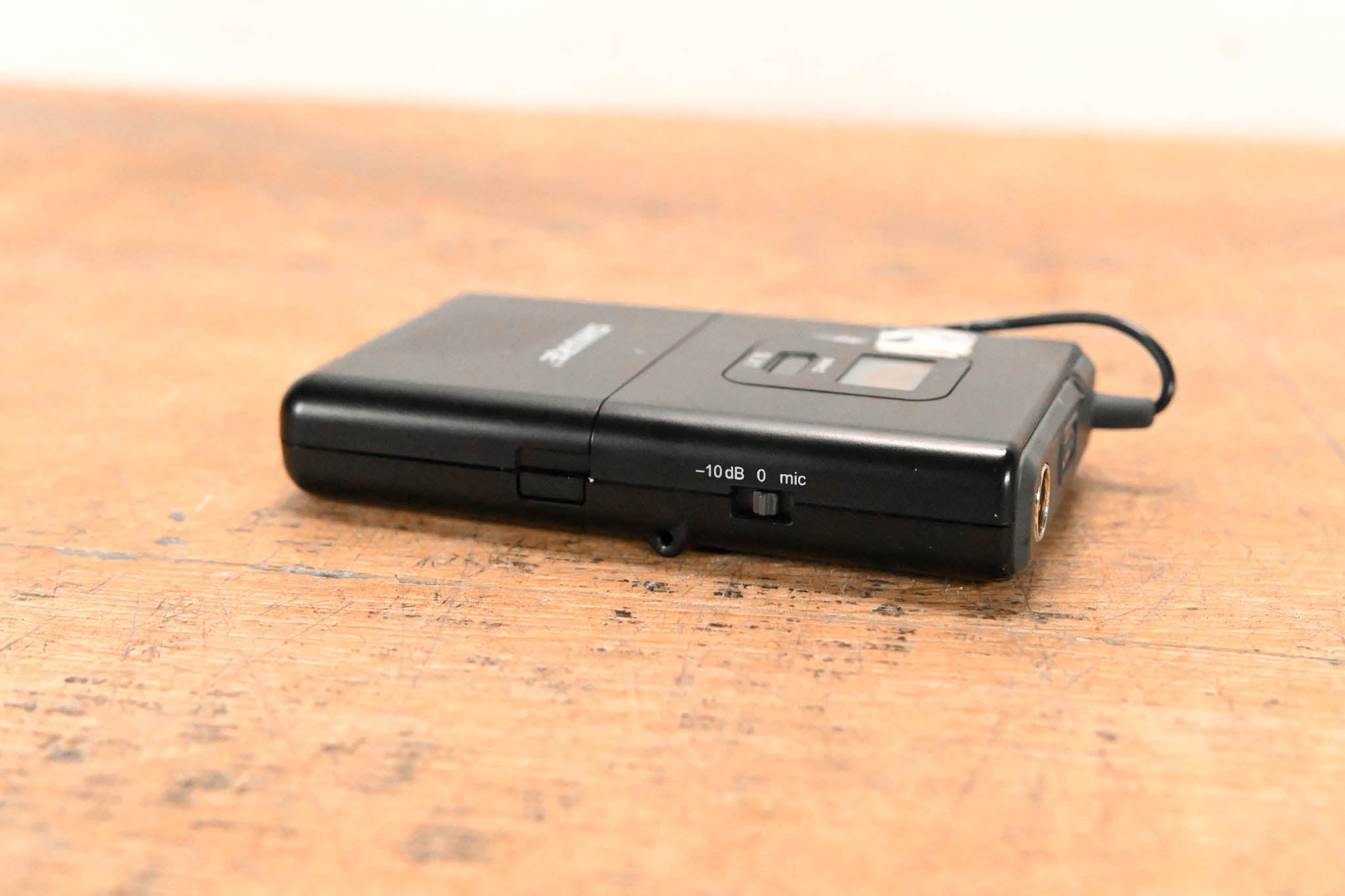 Shure SLX1 Wireless Bodypack Transmitter - J3 Band: 572-596 MHz