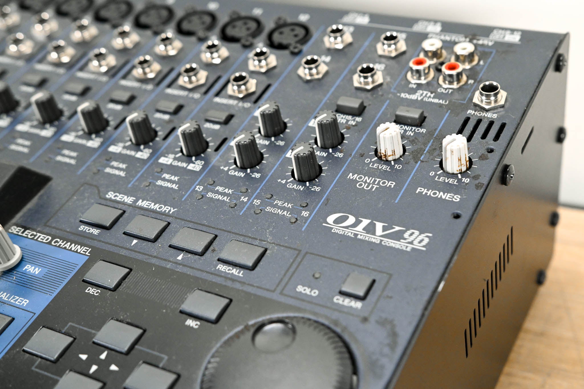 Yamaha 01V96 24-Bit/96k Digital Recording Mixer