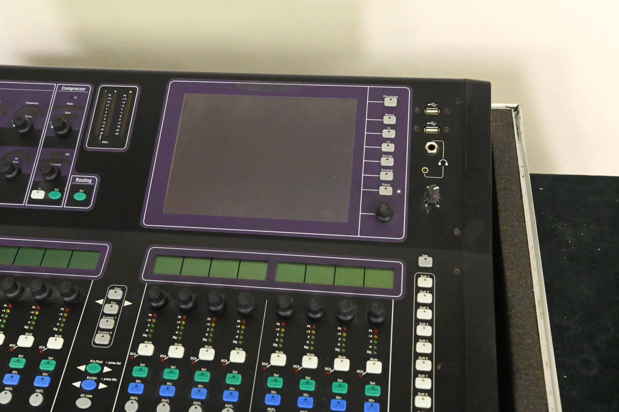 Allen & Heath GLD-80 Digital Audio Mixing Surface with Road Case