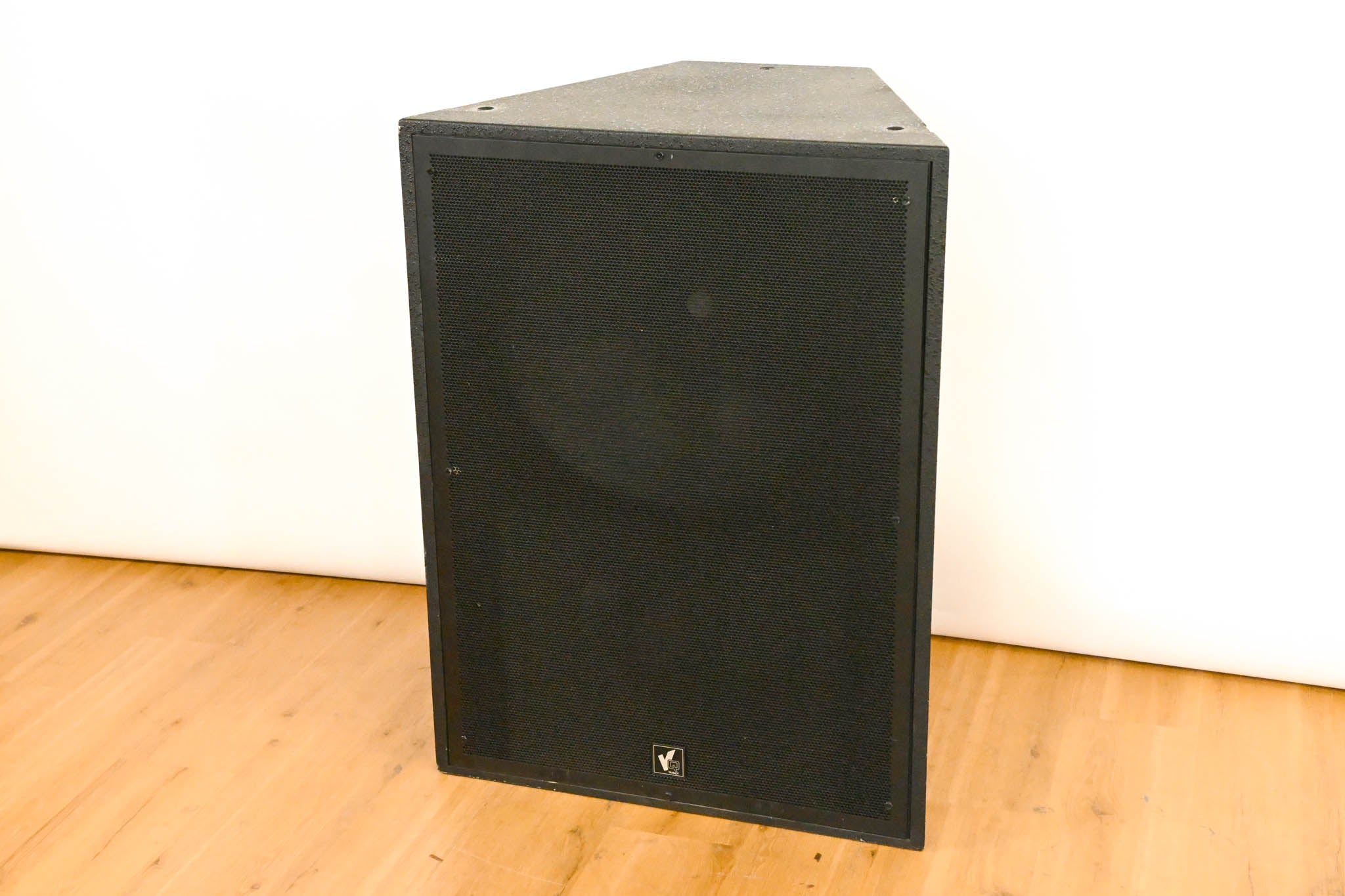 Tannoy VQNET-100 Dual 12" 1600W 3-Way Powered Loudspeaker