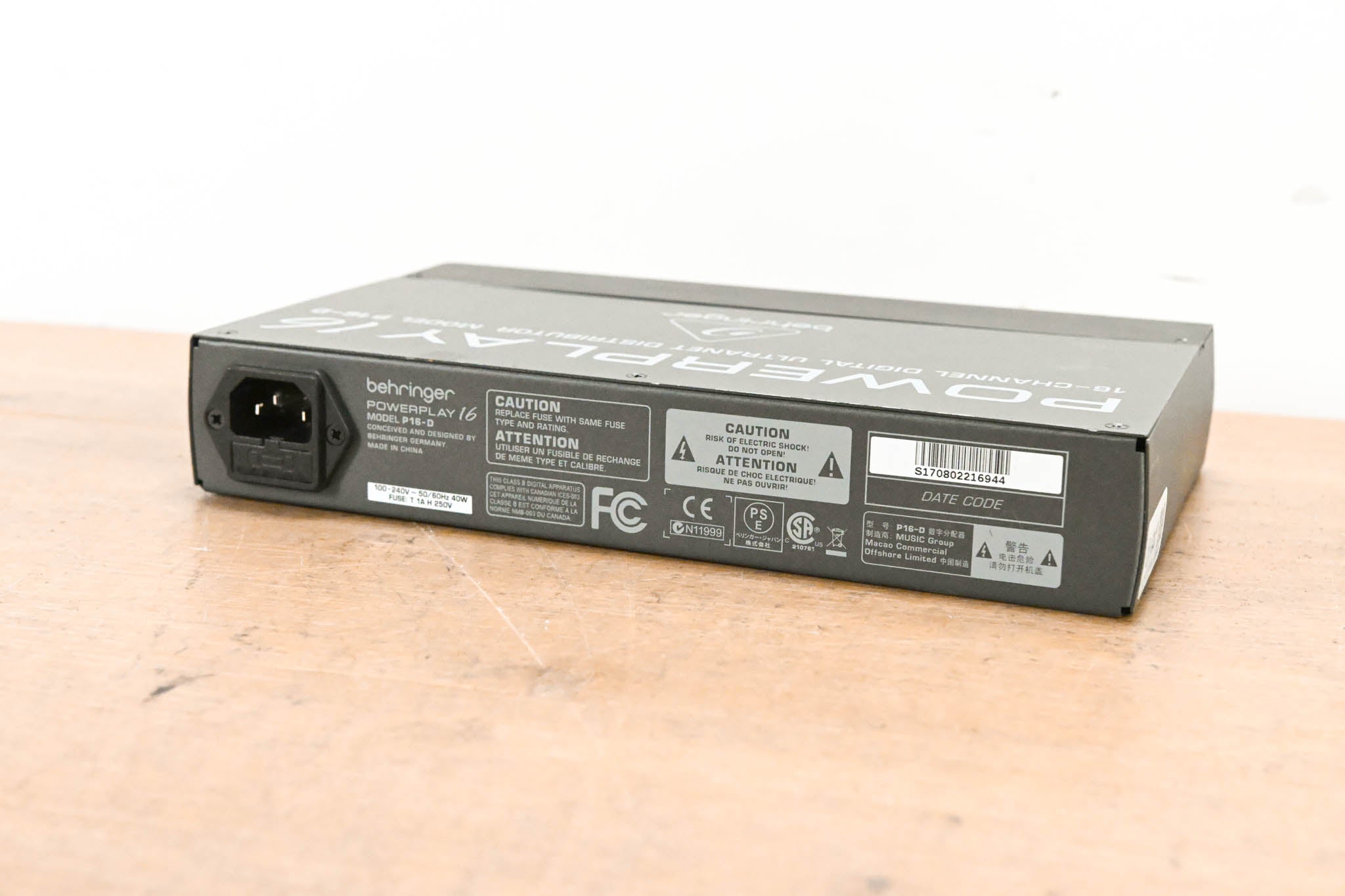 Behringer Powerplay P16-D 16-Channel Distribution Module